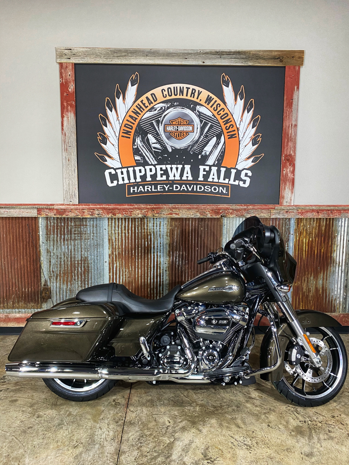 2021 Harley-Davidson Street Glide® in Chippewa Falls, Wisconsin - Photo 2