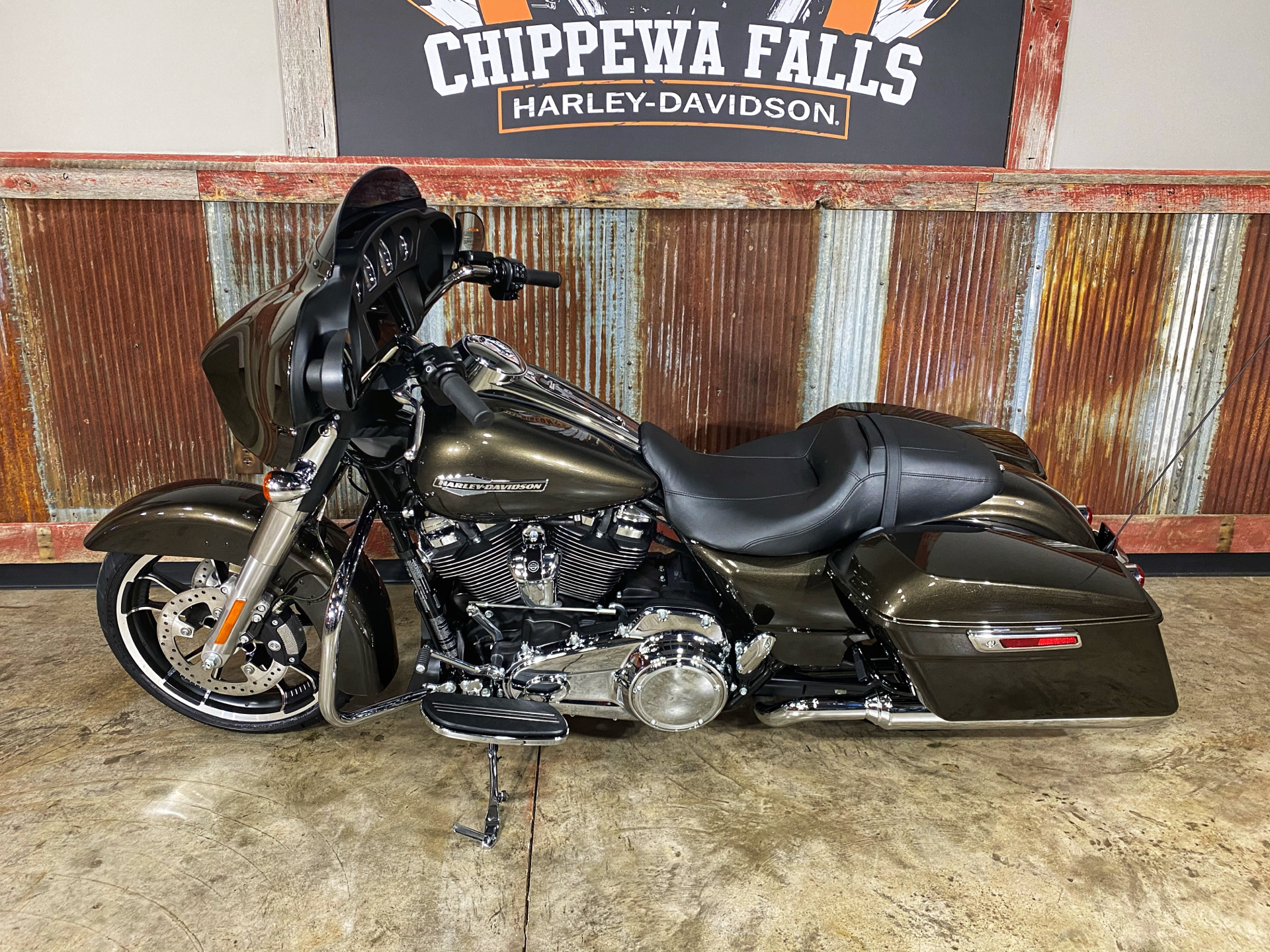 2021 Harley-Davidson Street Glide® in Chippewa Falls, Wisconsin - Photo 12