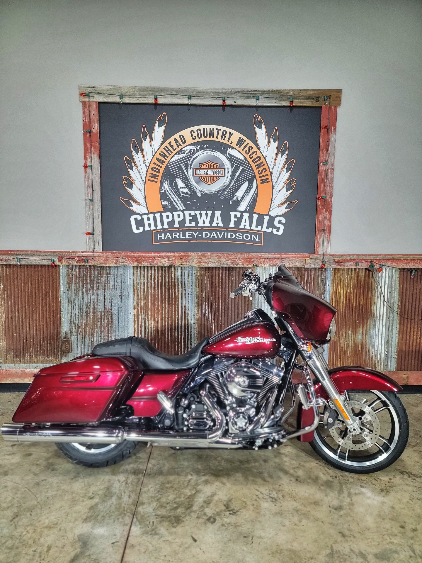 2015 Harley-Davidson Street Glide® in Chippewa Falls, Wisconsin - Photo 2