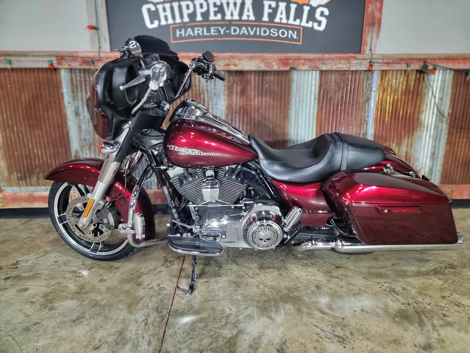 2015 Harley-Davidson Street Glide® in Chippewa Falls, Wisconsin - Photo 12