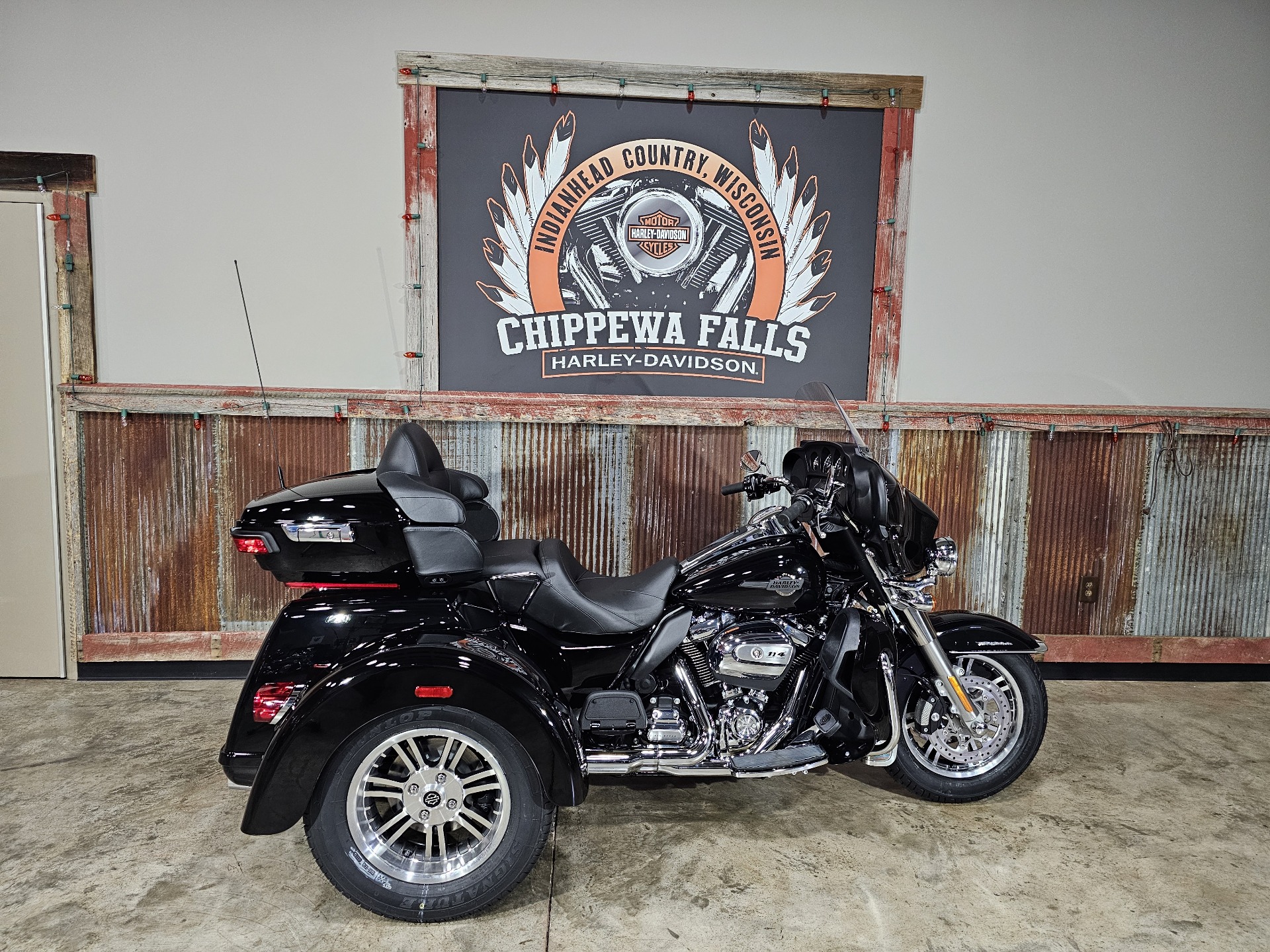 2024 Harley-Davidson Tri Glide® Ultra in Chippewa Falls, Wisconsin - Photo 2