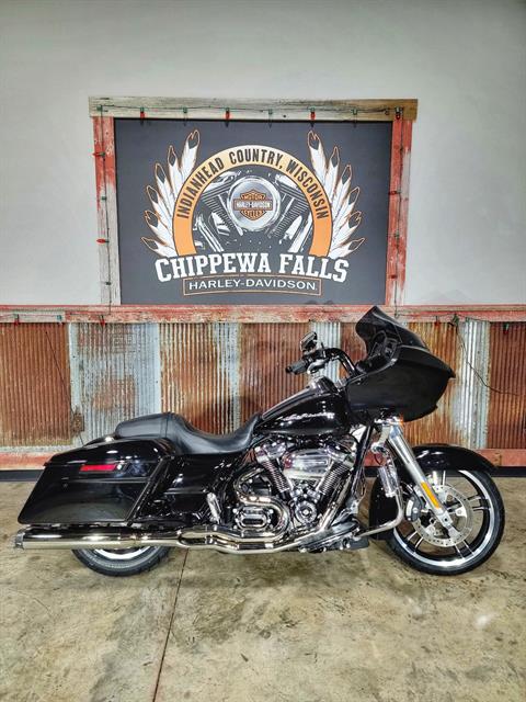 2017 Harley-Davidson Road Glide® in Chippewa Falls, Wisconsin - Photo 2