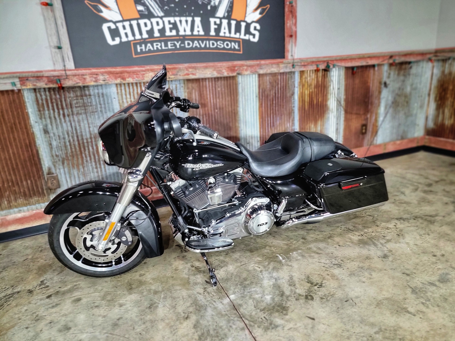 2013 Harley-Davidson Street Glide® in Chippewa Falls, Wisconsin - Photo 16