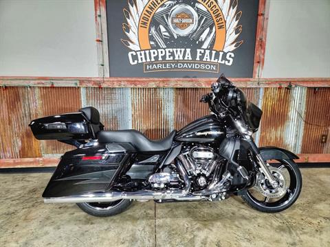 2017 Harley-Davidson CVO™ Street Glide® in Chippewa Falls, Wisconsin - Photo 1