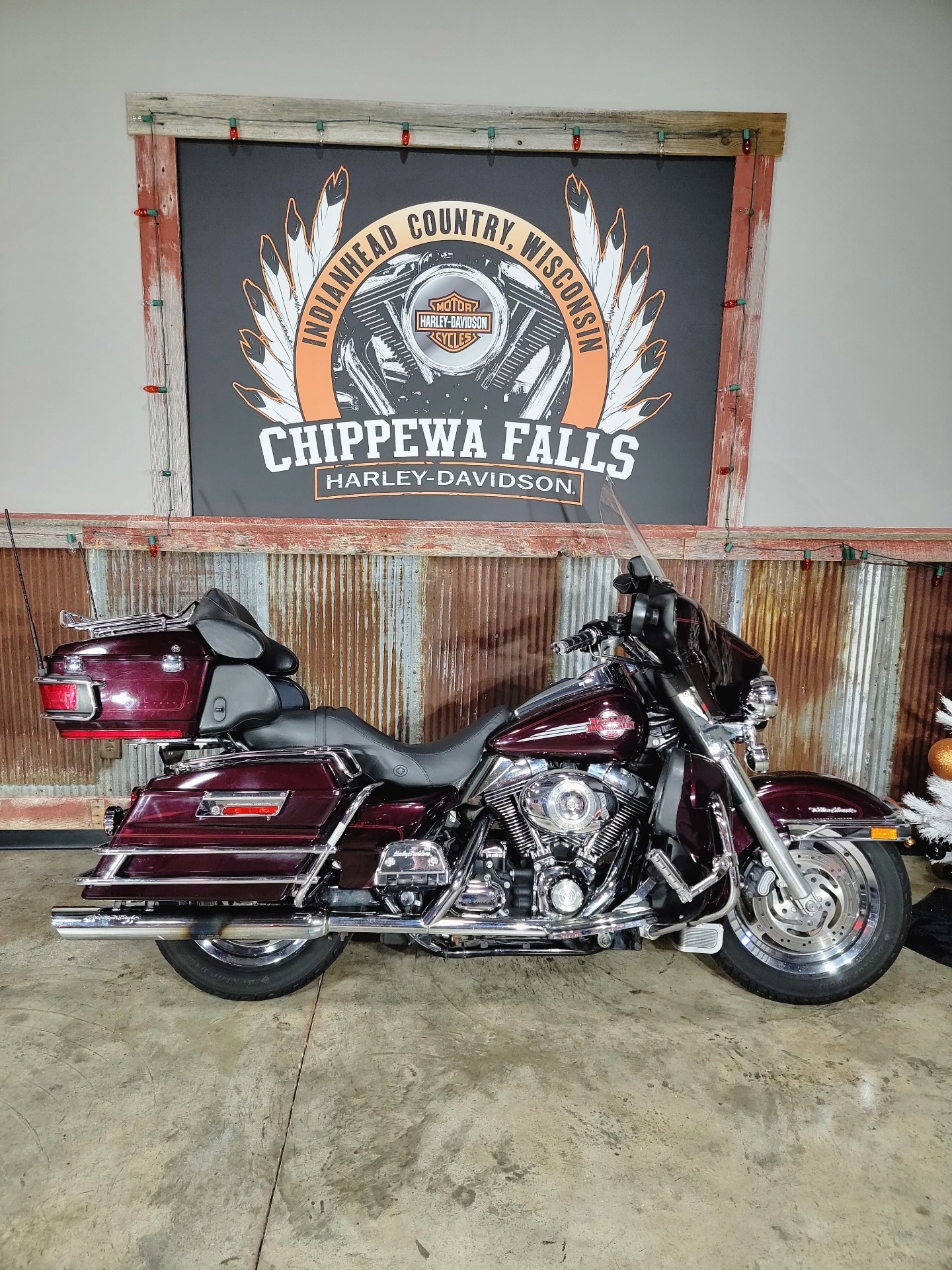 2007 Harley-Davidson Ultra Classic® Electra Glide® in Chippewa Falls, Wisconsin - Photo 2