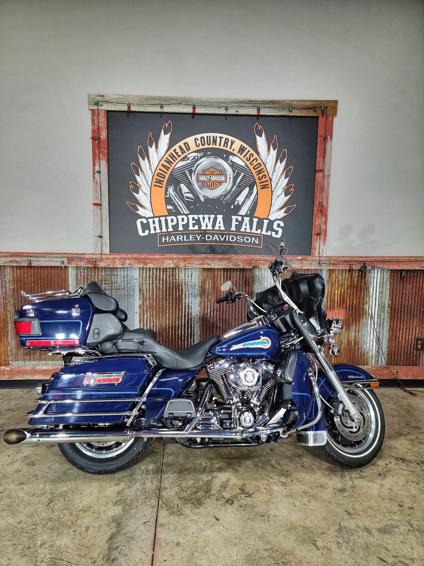 2004 Harley-Davidson FLHTCUI Ultra Classic® Electra Glide® in Chippewa Falls, Wisconsin - Photo 2