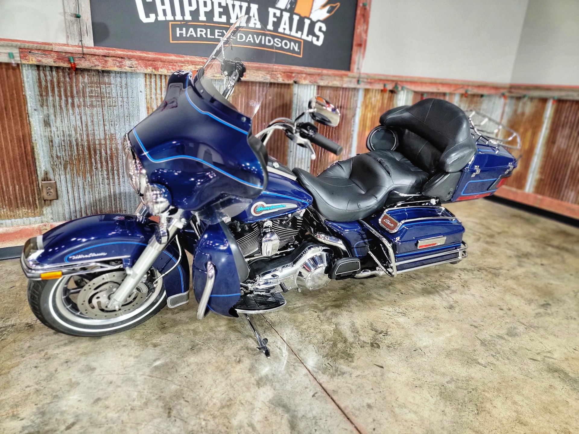 2004 Harley-Davidson FLHTCUI Ultra Classic® Electra Glide® in Chippewa Falls, Wisconsin - Photo 14