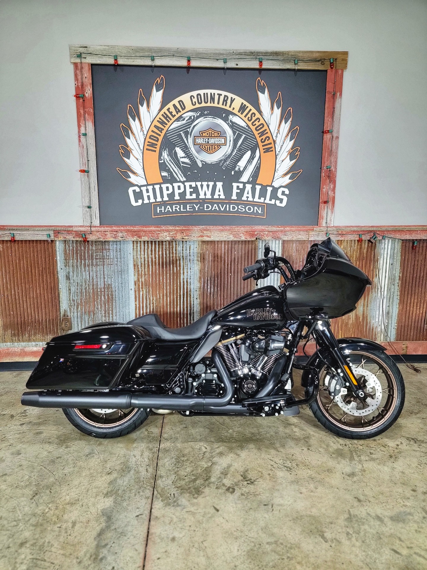 2022 Harley-Davidson Road Glide® ST in Chippewa Falls, Wisconsin - Photo 2