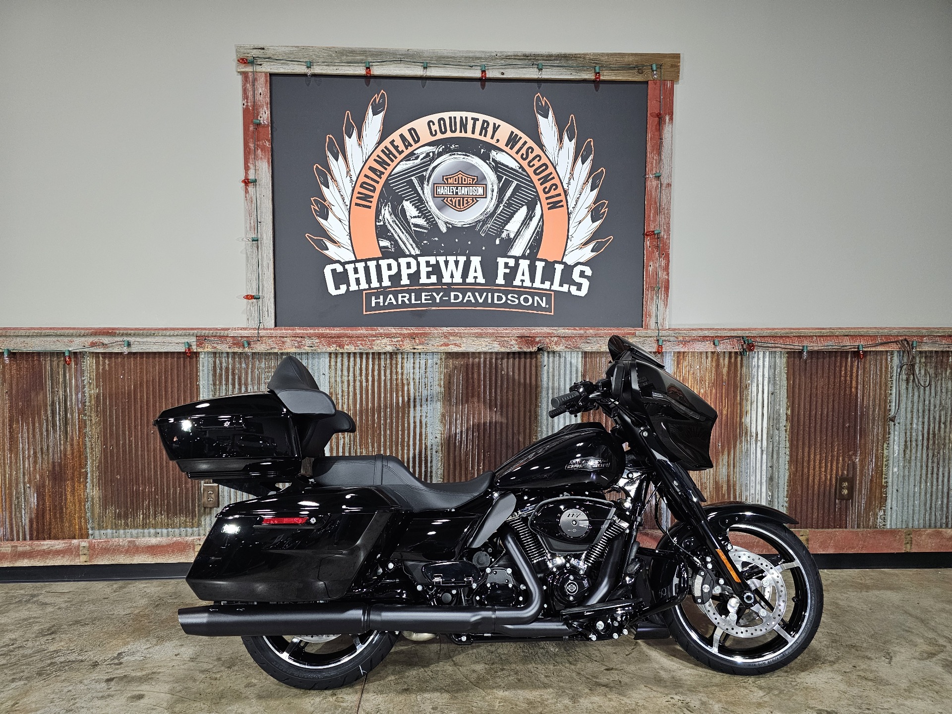 2024 Harley-Davidson Street Glide® in Chippewa Falls, Wisconsin - Photo 2