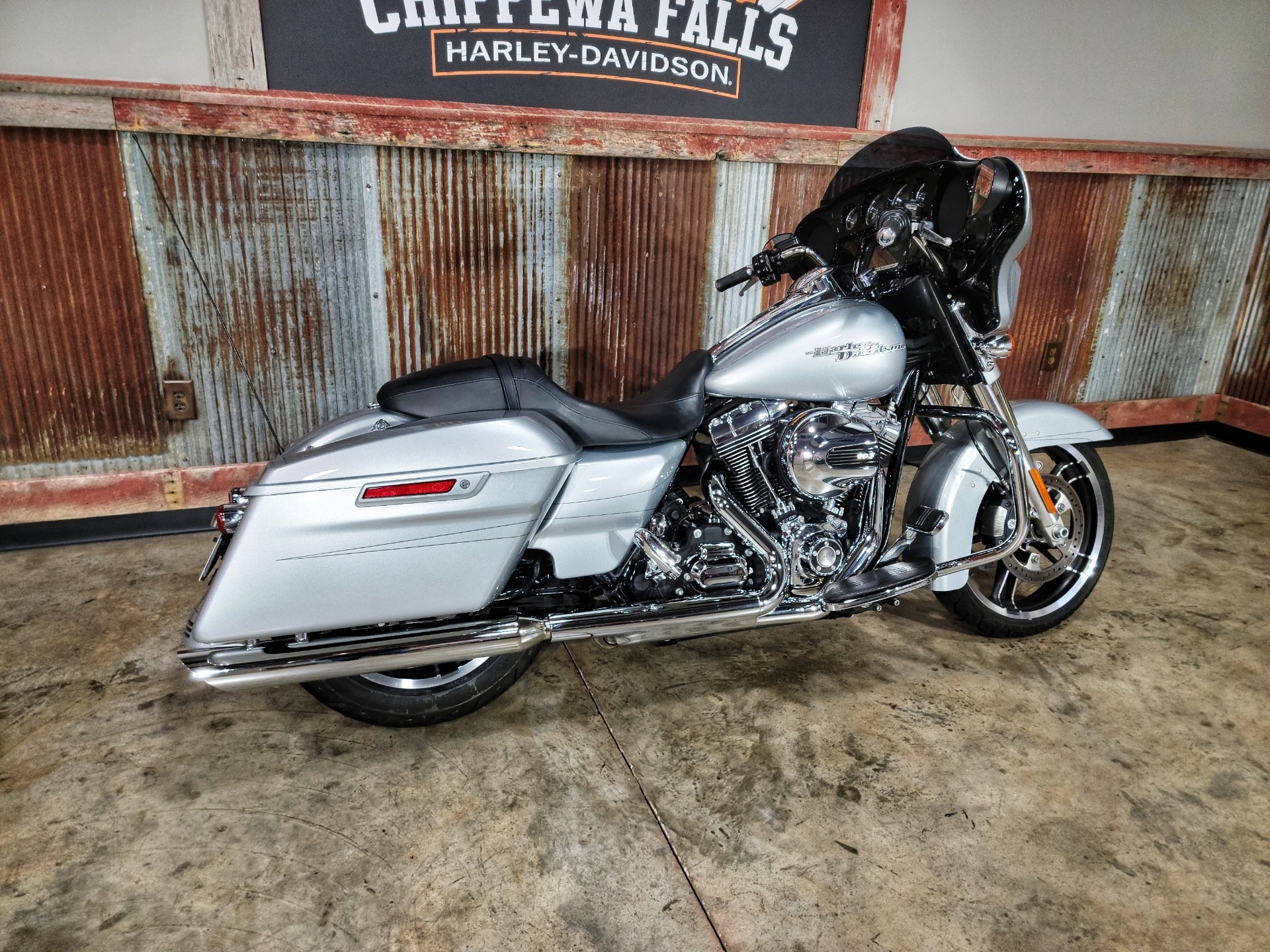 Used 2015 Harley Davidson Street Glide Special Brilliant Silver Pearl Motorcycles In Chippewa Falls Wi B0546