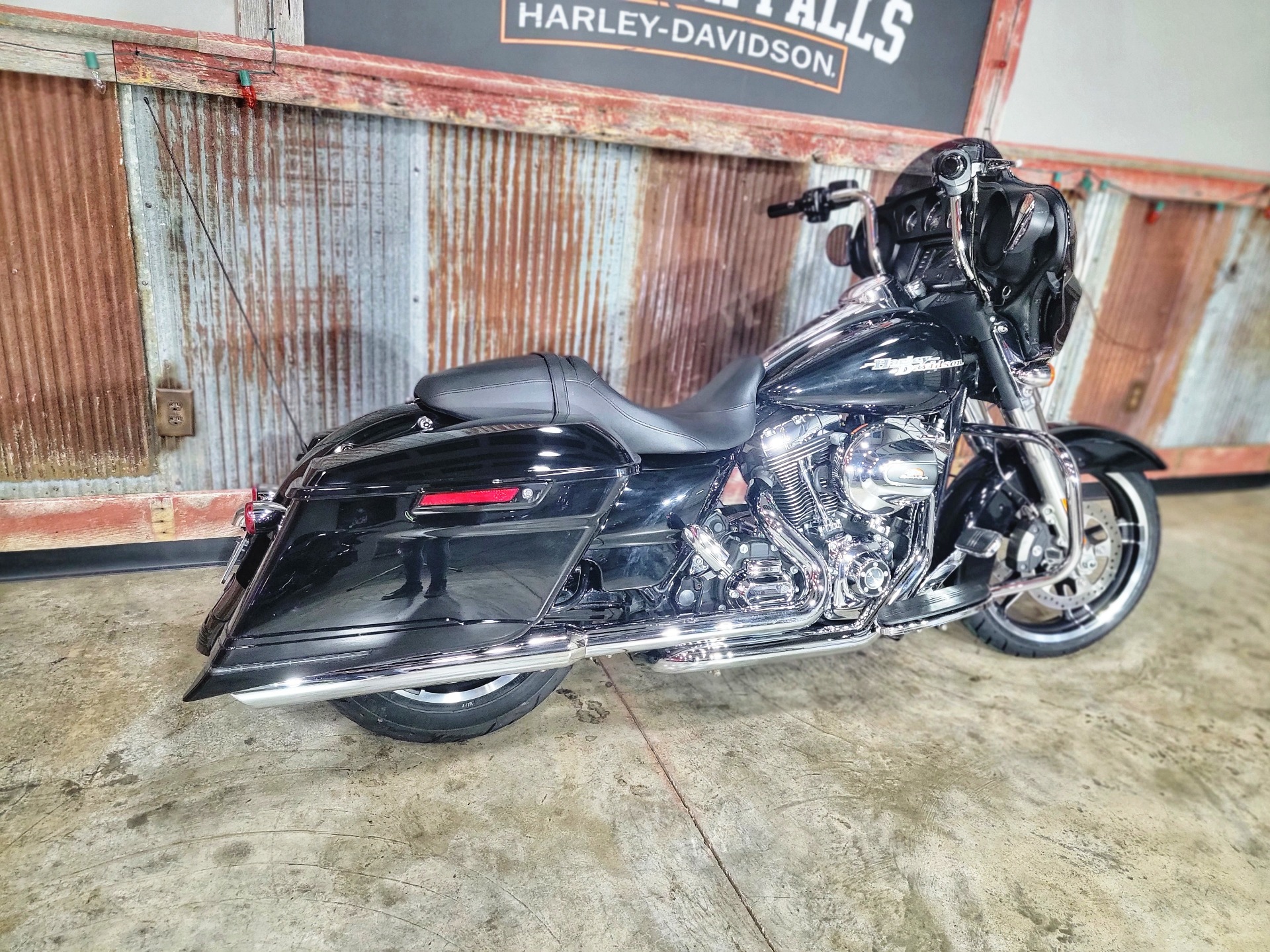 2015 Harley-Davidson Street Glide® in Chippewa Falls, Wisconsin - Photo 3