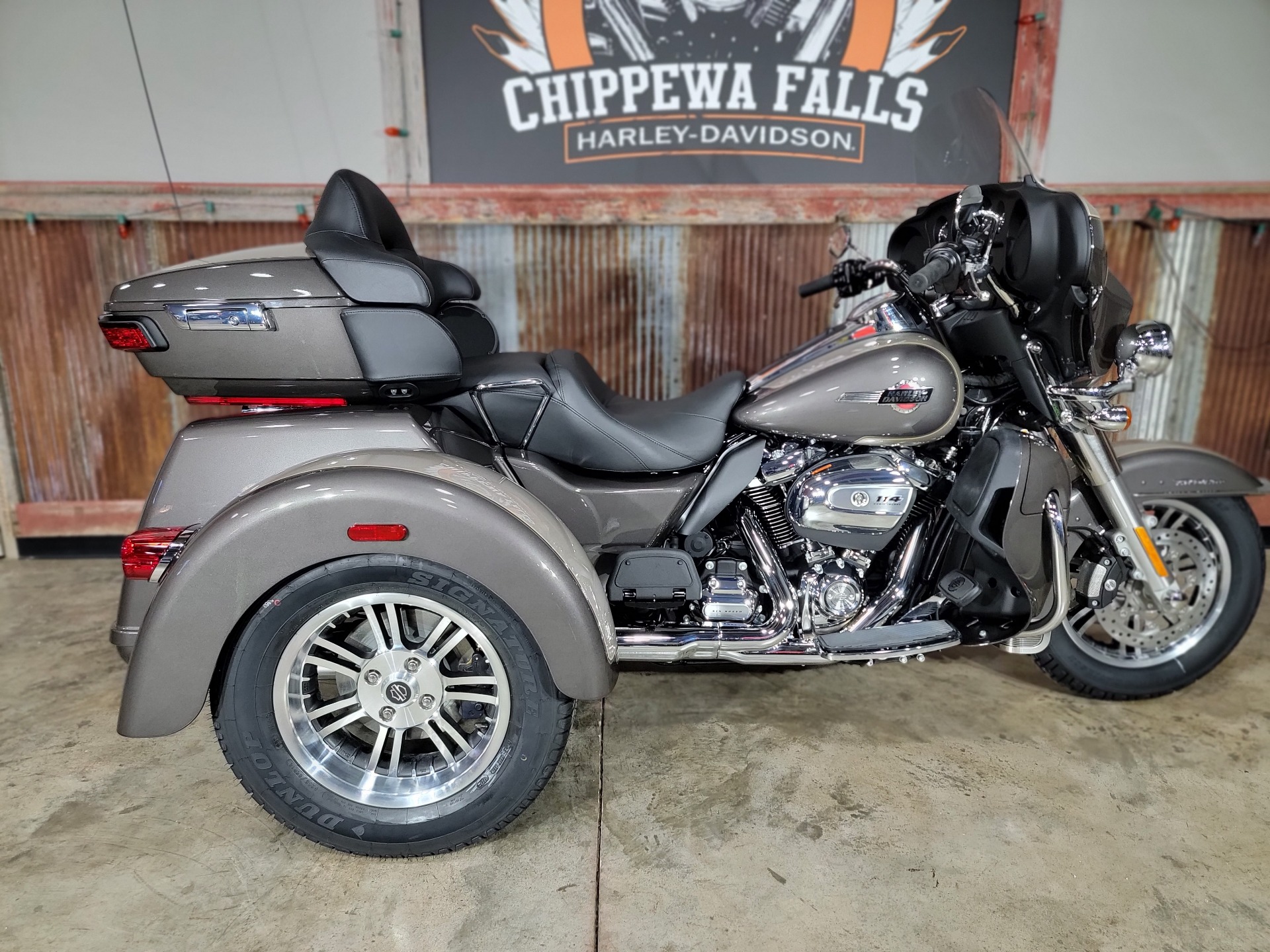 New 2023 Harley-Davidson Tri Glide® Ultra Gray Haze / Silver Fortune ...