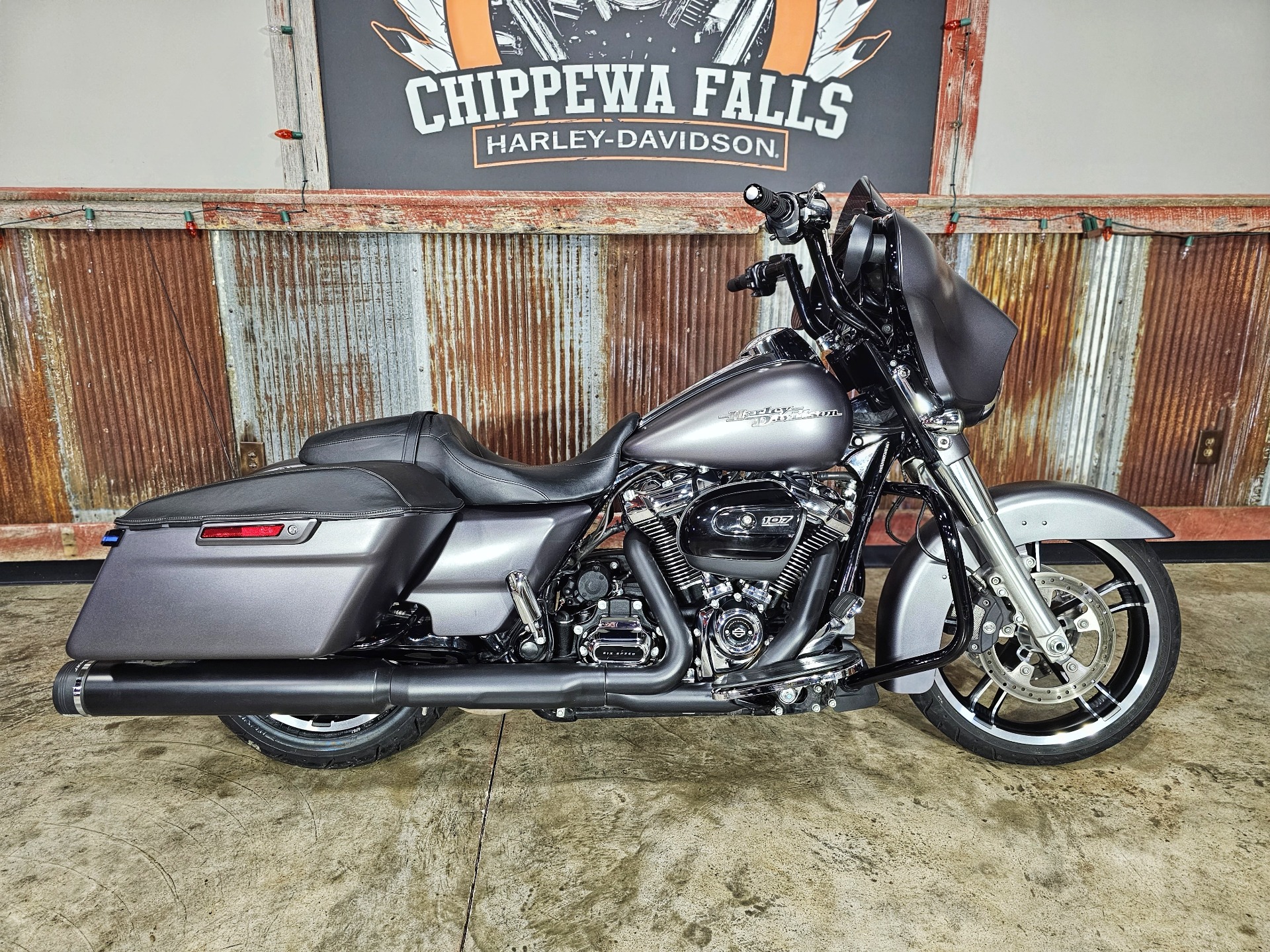 2017 Harley-Davidson Street Glide® Special in Chippewa Falls, Wisconsin - Photo 1