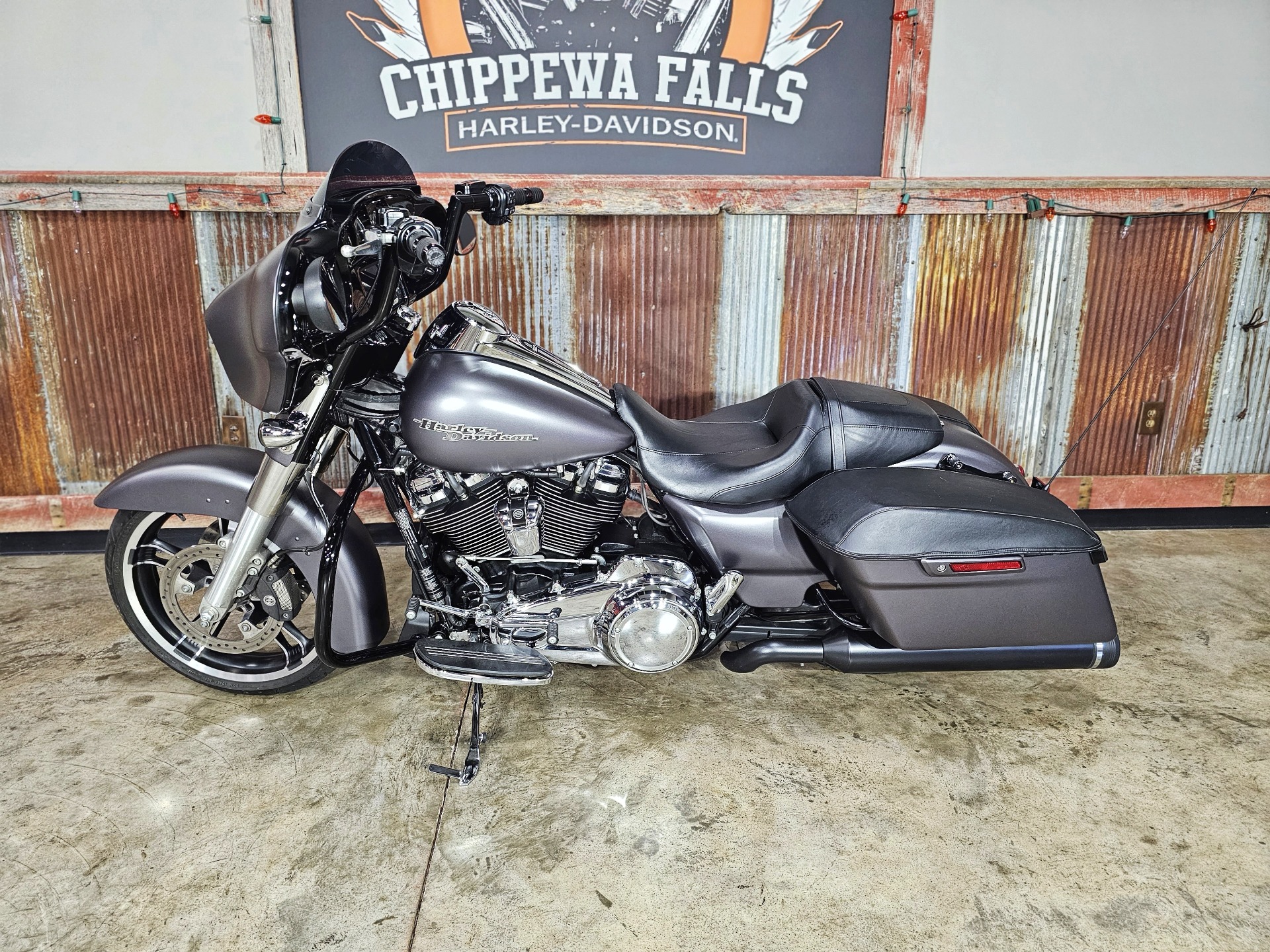 2017 Harley-Davidson Street Glide® Special in Chippewa Falls, Wisconsin - Photo 12