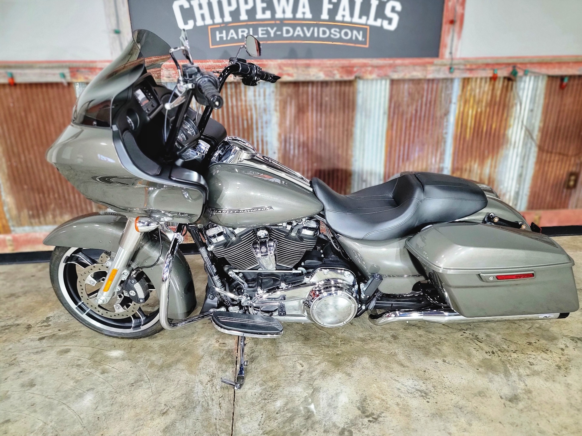 2019 Harley-Davidson Road Glide® in Chippewa Falls, Wisconsin - Photo 17