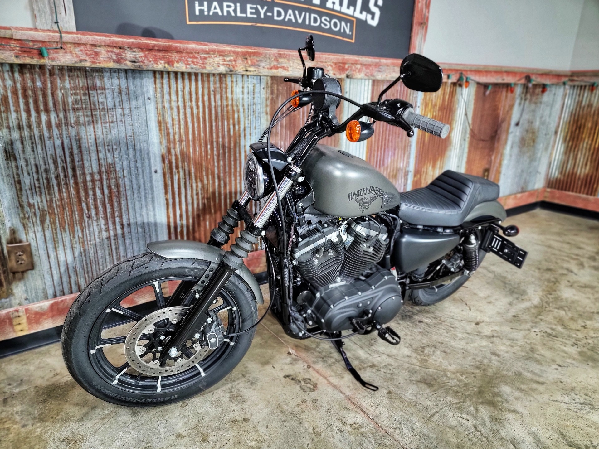 2018 Harley-Davidson Iron 883™ in Chippewa Falls, Wisconsin - Photo 19