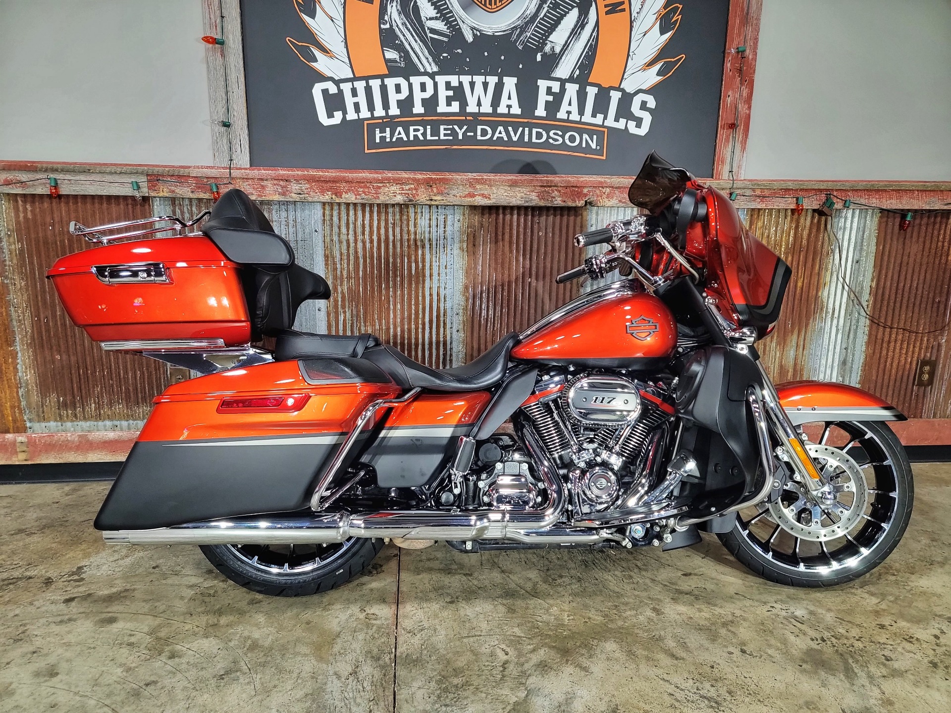2018 Harley-Davidson CVO™ Street Glide® in Chippewa Falls, Wisconsin - Photo 1