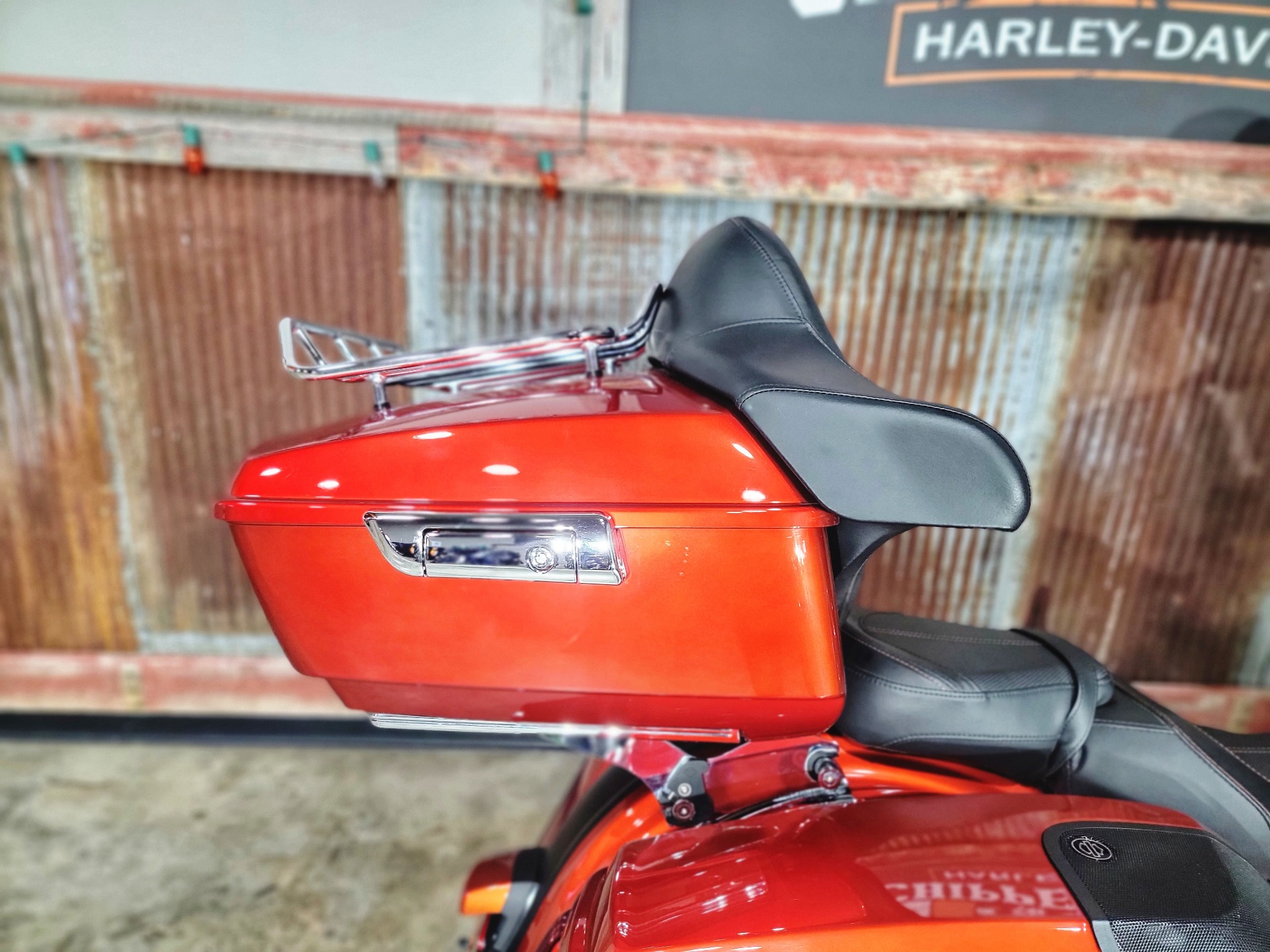 2018 Harley-Davidson CVO™ Street Glide® in Chippewa Falls, Wisconsin - Photo 5
