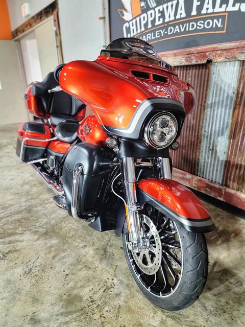 2018 Harley-Davidson CVO™ Street Glide® in Chippewa Falls, Wisconsin - Photo 3