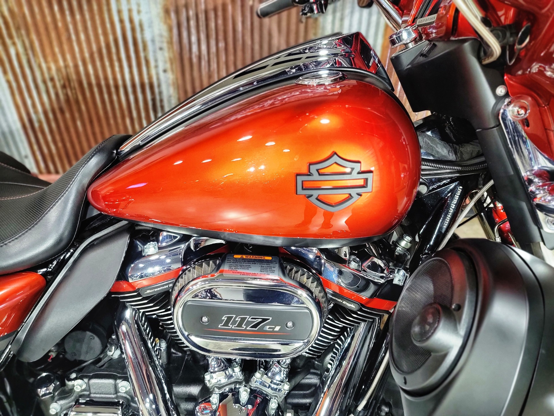 2018 Harley-Davidson CVO™ Street Glide® in Chippewa Falls, Wisconsin - Photo 10