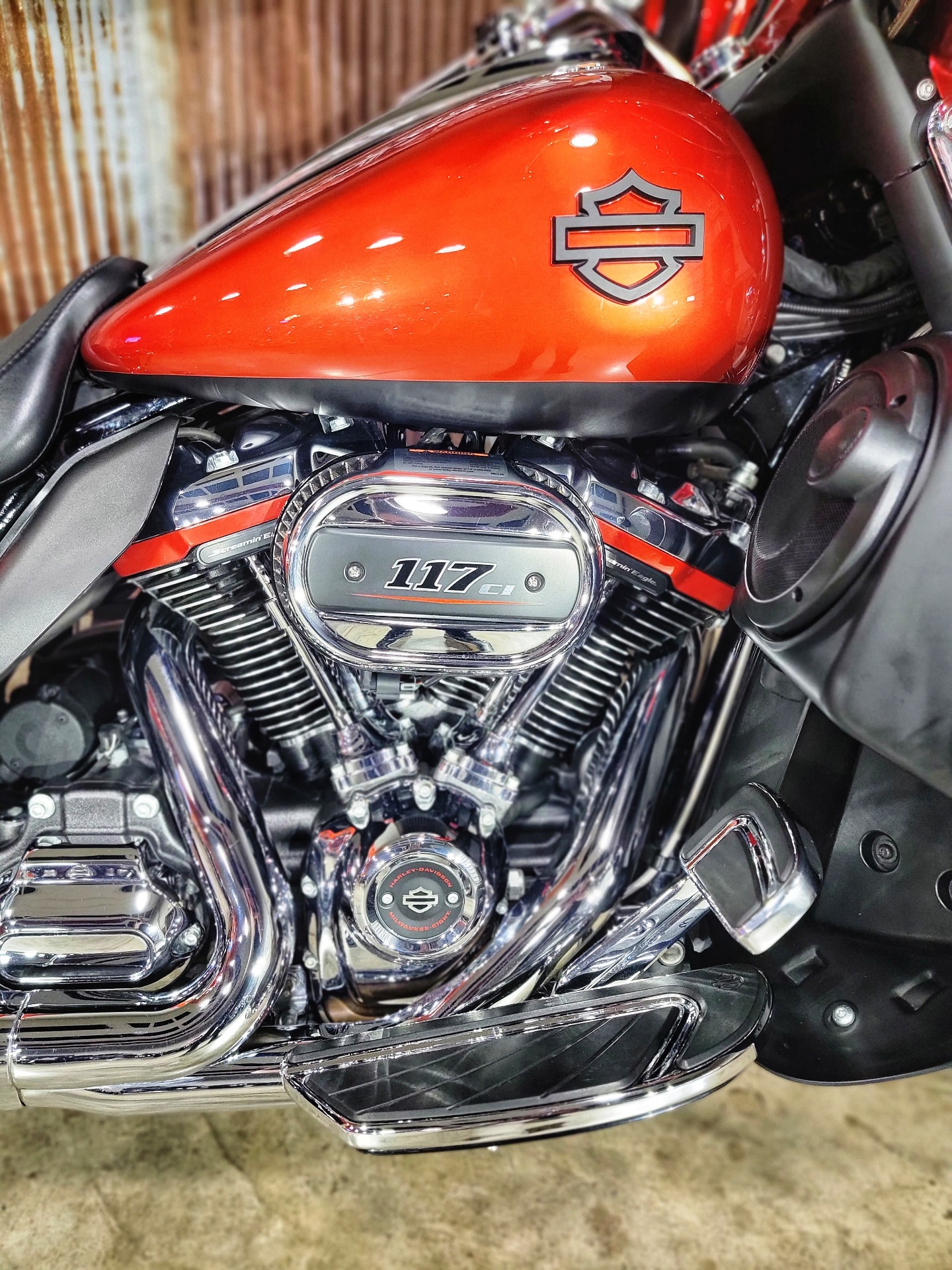 2018 Harley-Davidson CVO™ Street Glide® in Chippewa Falls, Wisconsin - Photo 11