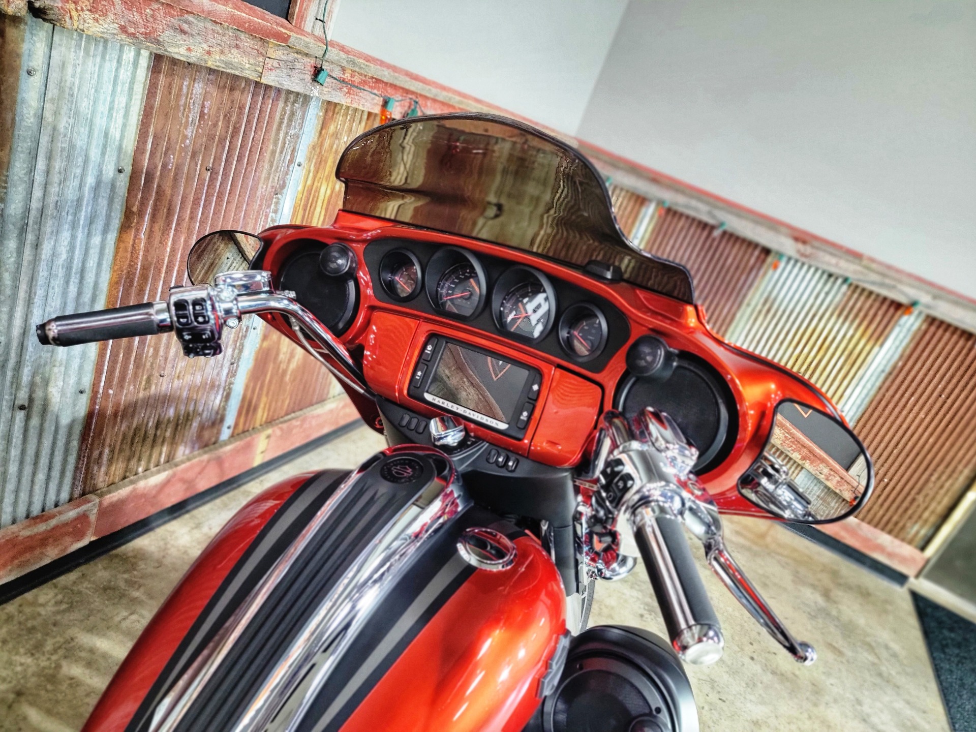 2018 Harley-Davidson CVO™ Street Glide® in Chippewa Falls, Wisconsin - Photo 13