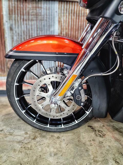2018 Harley-Davidson CVO™ Street Glide® in Chippewa Falls, Wisconsin - Photo 17