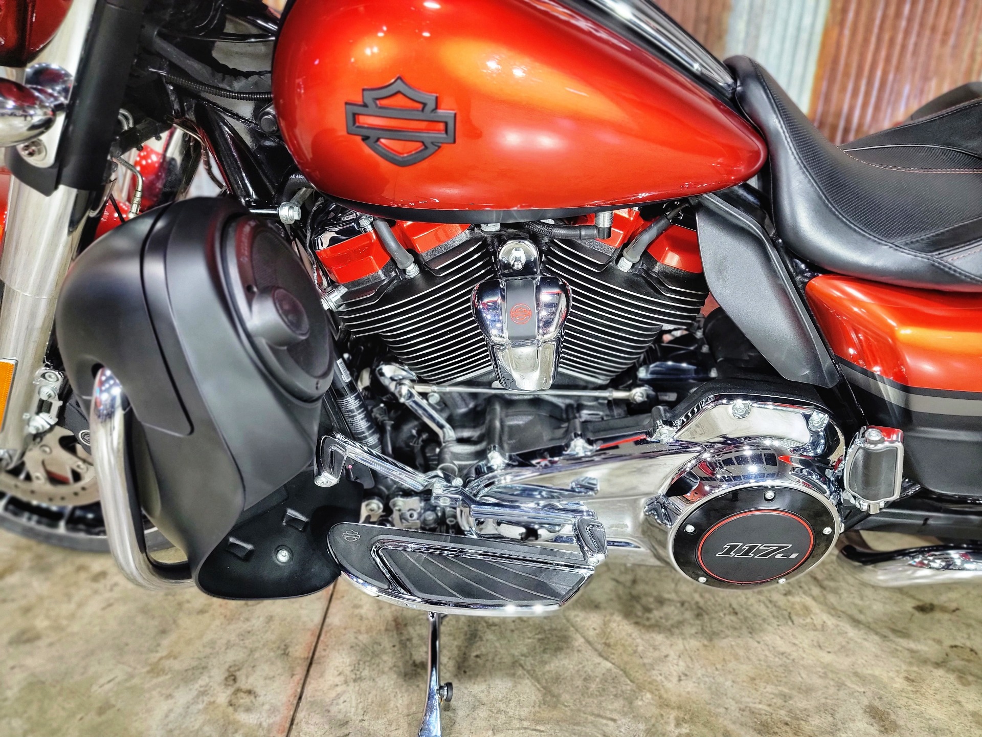 2018 Harley-Davidson CVO™ Street Glide® in Chippewa Falls, Wisconsin - Photo 18