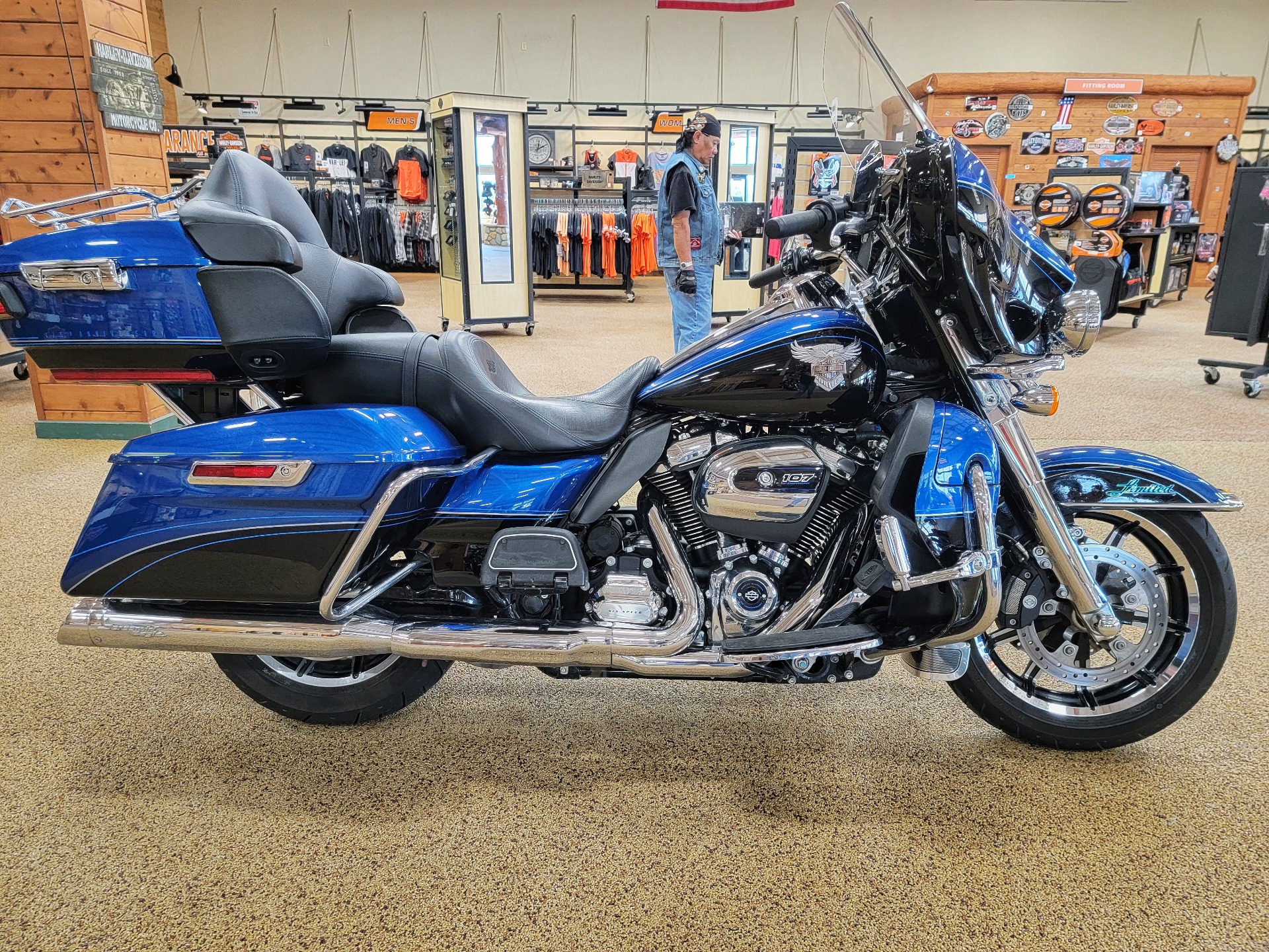 Used 2018 Harley Davidson 115th Anniversary Ultra Limited 115th Anniversary Legend Blue Vivid Black Motorcycles In Sauk Rapids Mn B0008