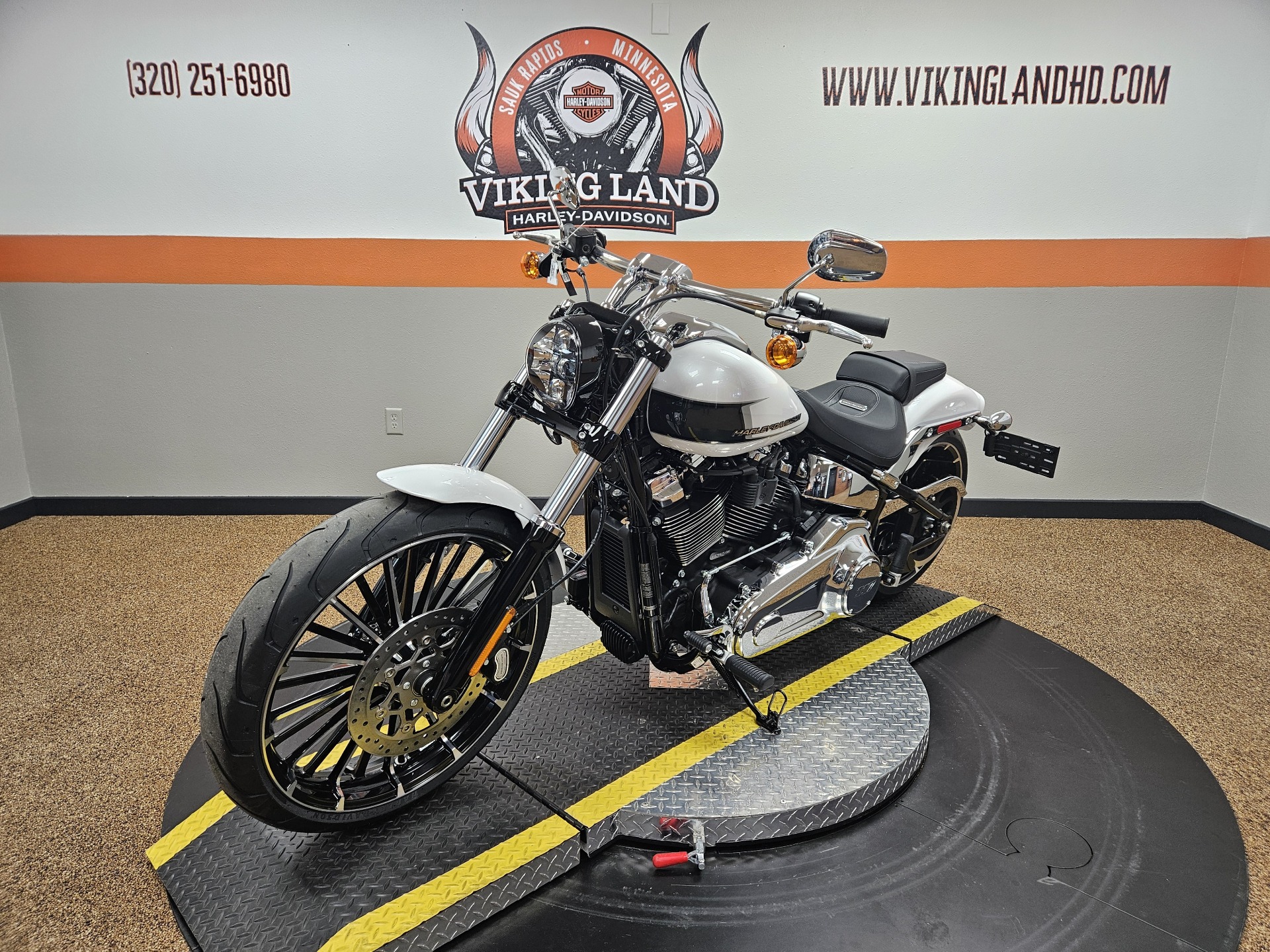 New 2024 Harley-Davidson Breakout® White Onyx Pearl | Motorcycles in ...