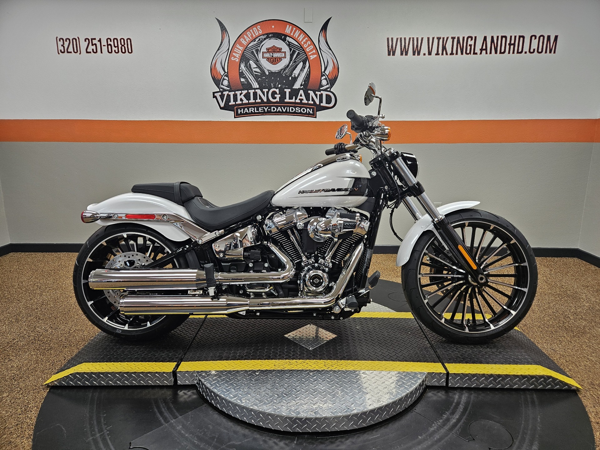 New 2024 Harley-Davidson Breakout® White Onyx Pearl | Motorcycles in ...