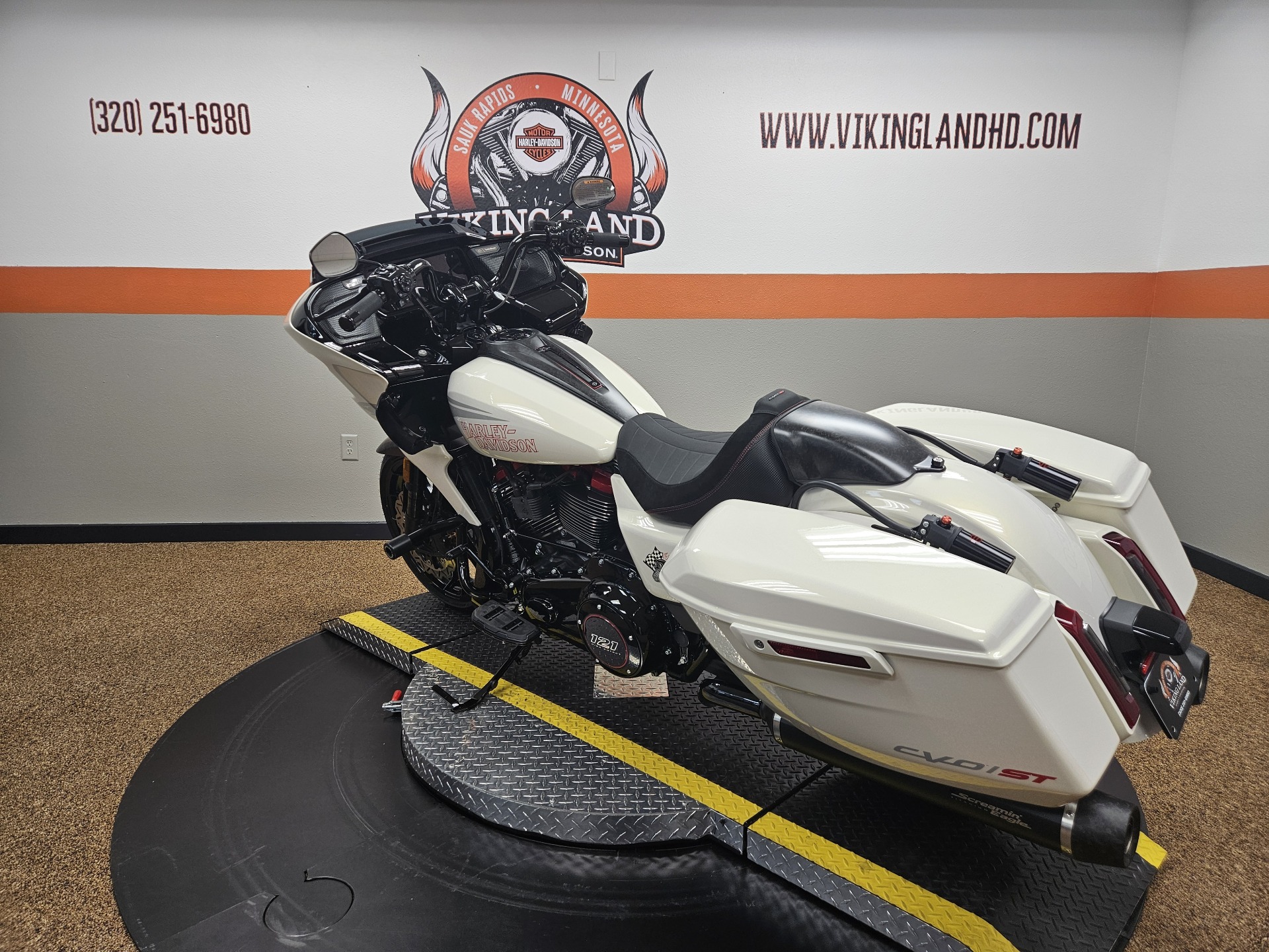 2024 Harley-Davidson CVO™ Road Glide® ST in Sauk Rapids, Minnesota - Photo 12