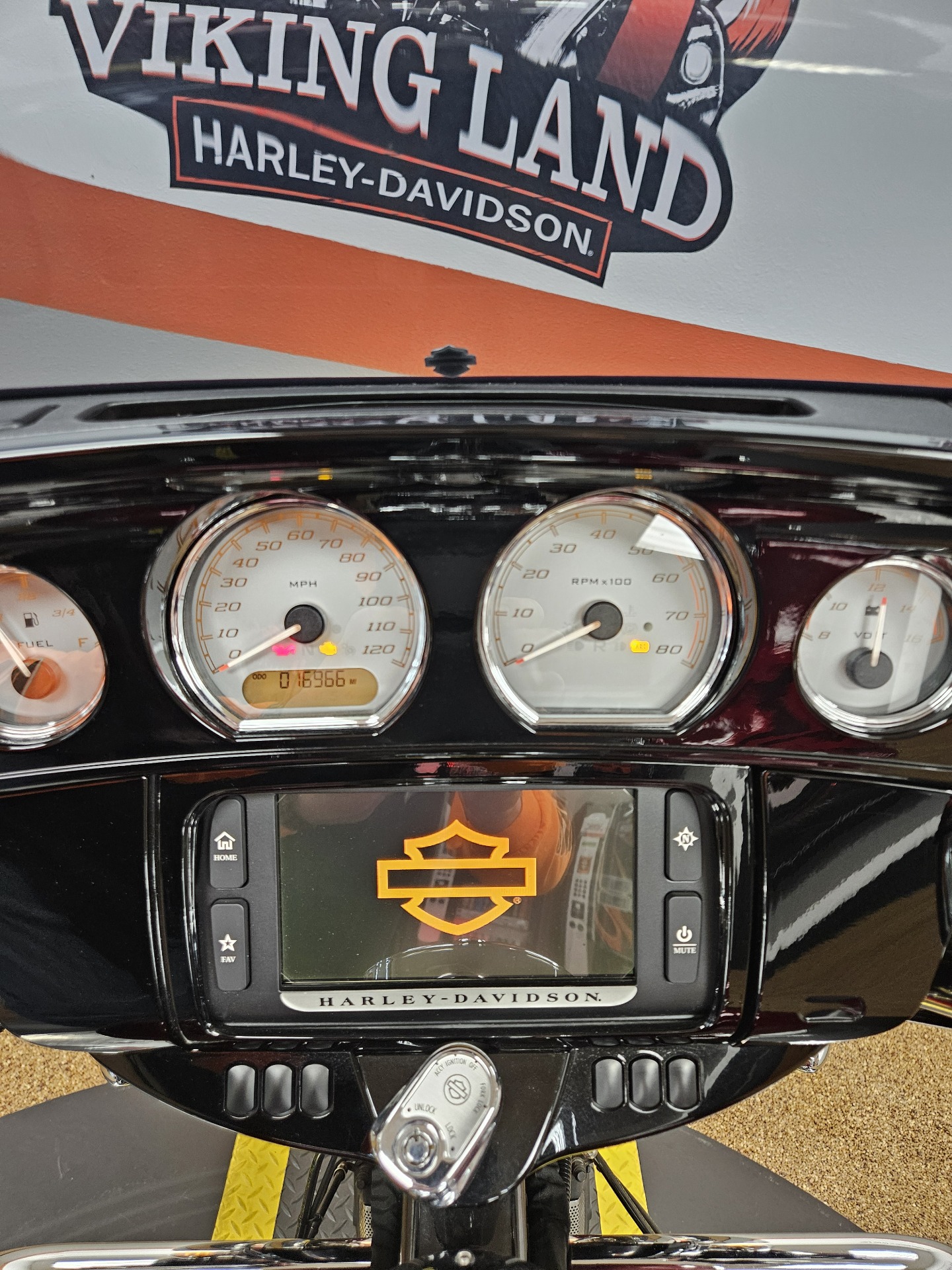 2017 Harley-Davidson Street Glide® Special in Sauk Rapids, Minnesota - Photo 14
