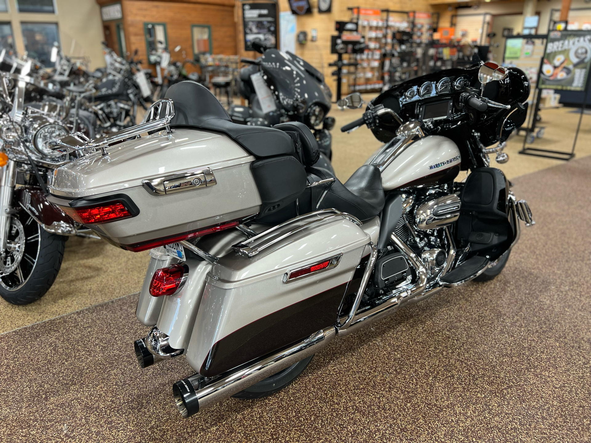 2018 Harley-Davidson Ultra Limited in Sauk Rapids, Minnesota - Photo 6