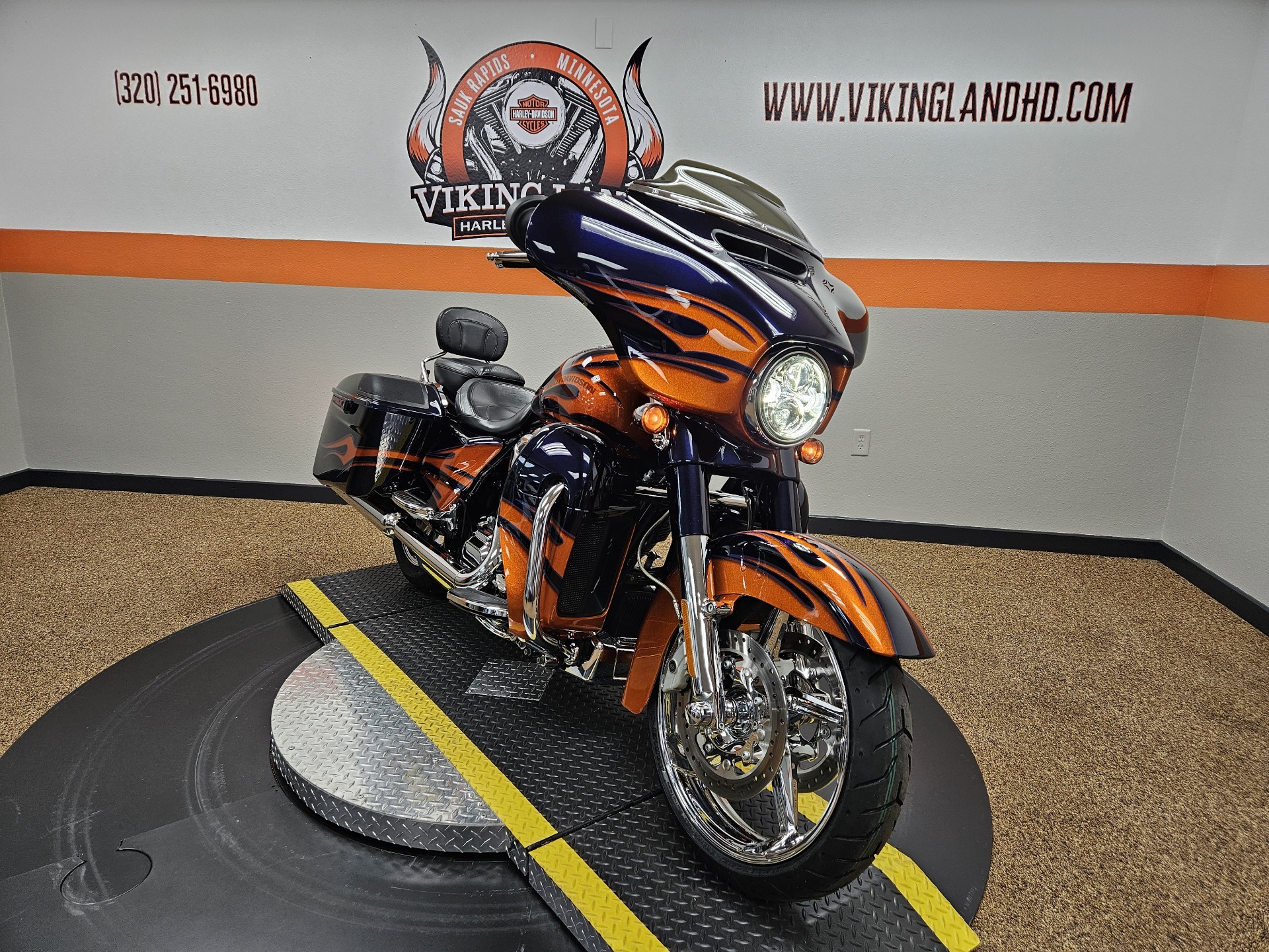2015 Harley-Davidson CVO™ Street Glide® in Sauk Rapids, Minnesota - Photo 4