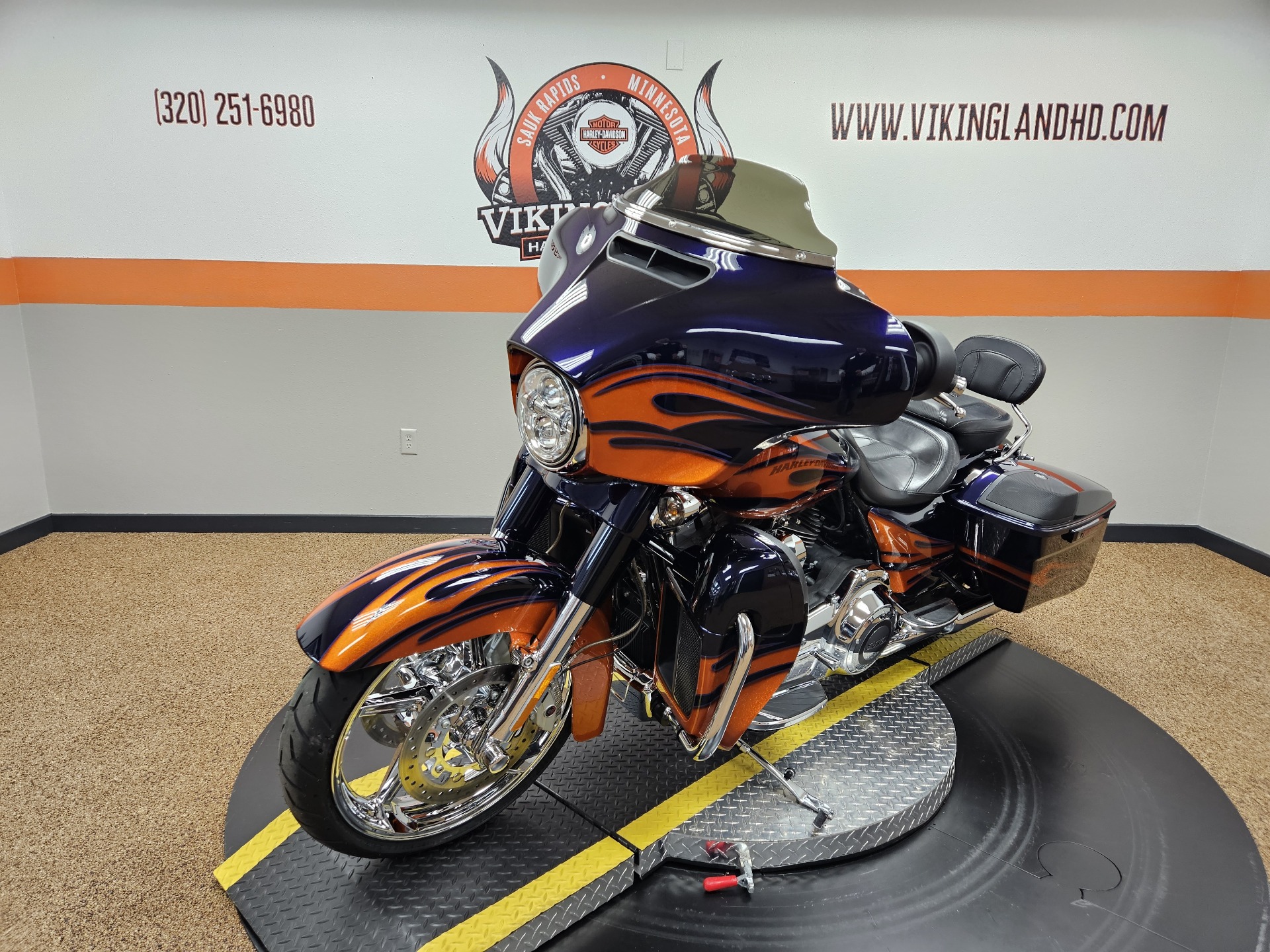 2015 Harley-Davidson CVO™ Street Glide® in Sauk Rapids, Minnesota - Photo 9