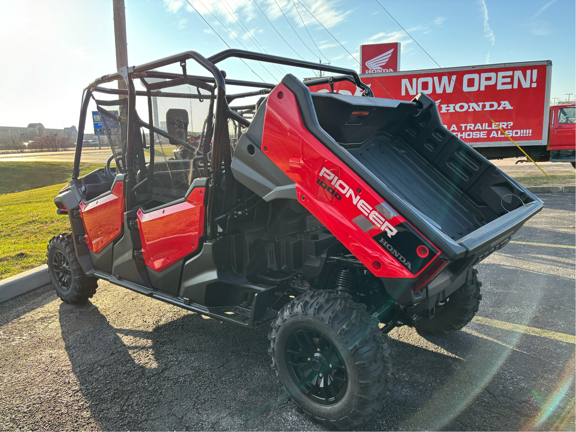 2023 Honda Pioneer 1000-6 Deluxe Crew in Fairview Heights, Illinois - Photo 8