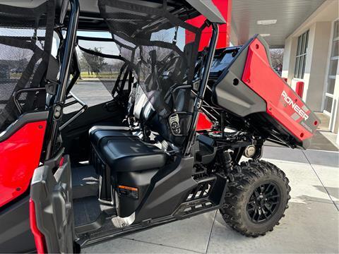 2023 Honda Pioneer 1000-6 Deluxe Crew in Fairview Heights, Illinois - Photo 5