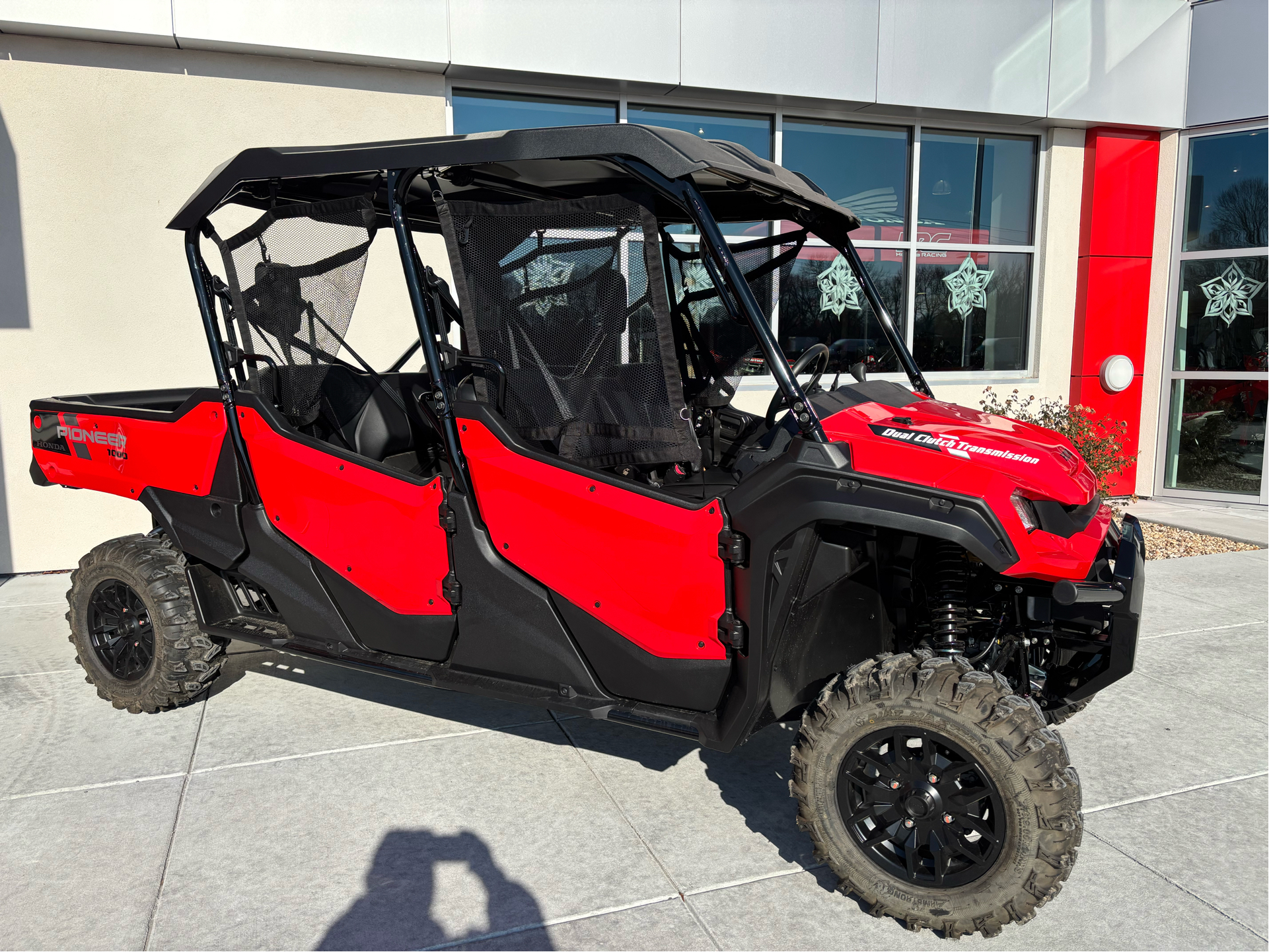 2023 Honda Pioneer 1000-6 Deluxe Crew in Fairview Heights, Illinois - Photo 3