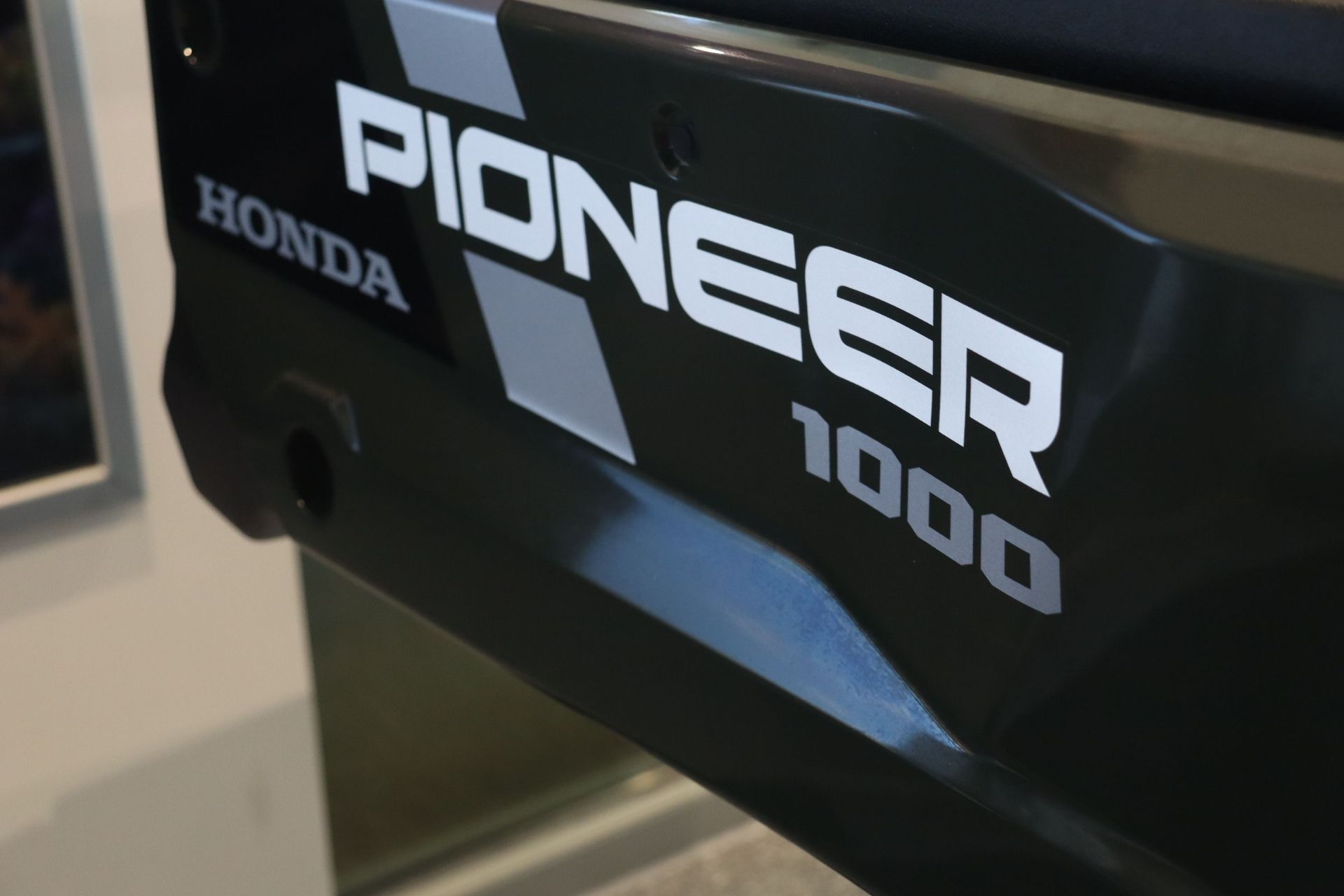 2023 Honda Pioneer 1000-6 Deluxe Crew in Fairview Heights, Illinois - Photo 4