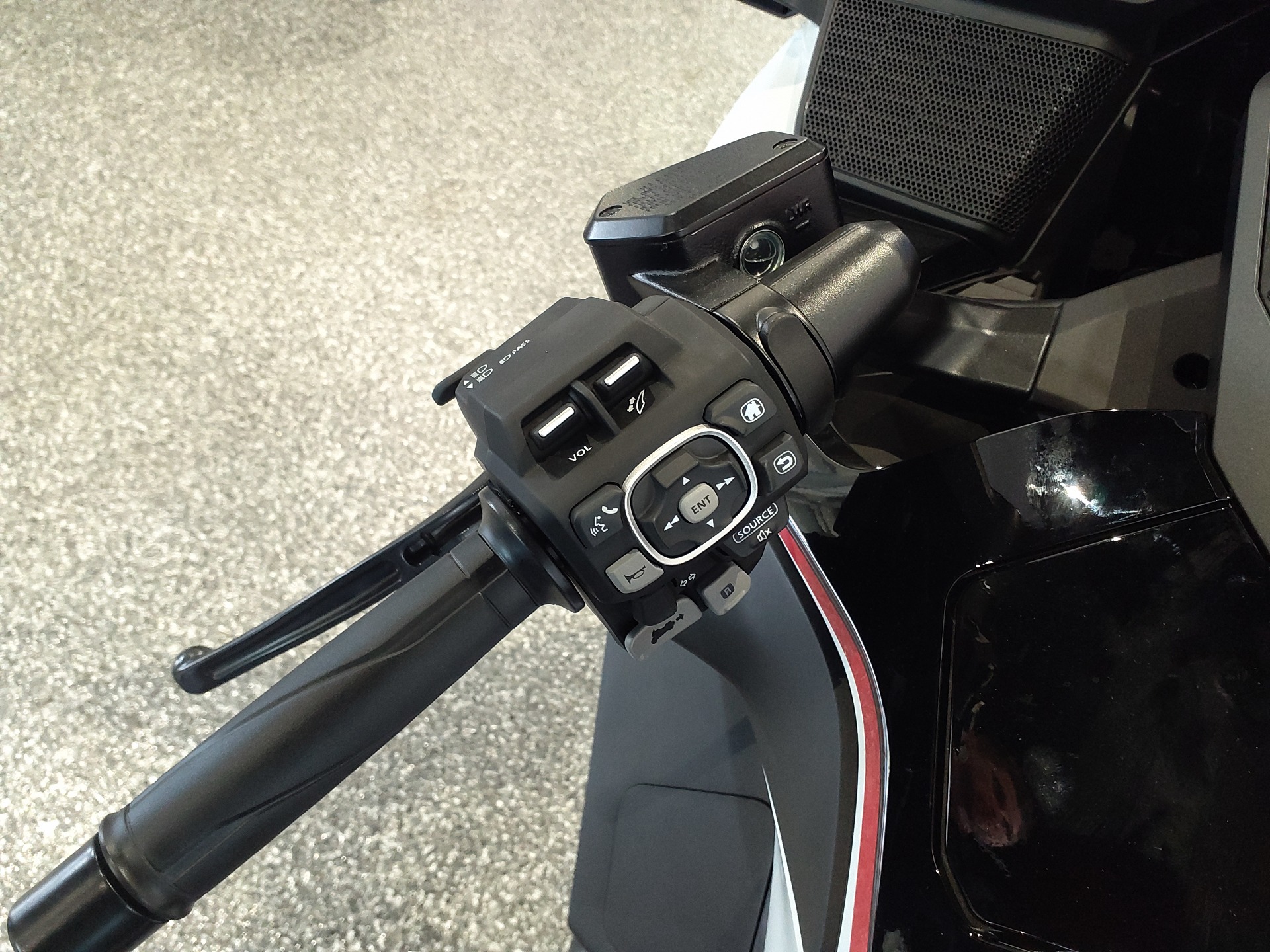 2024 Honda Gold Wing Tour in Fairview Heights, Illinois - Photo 9