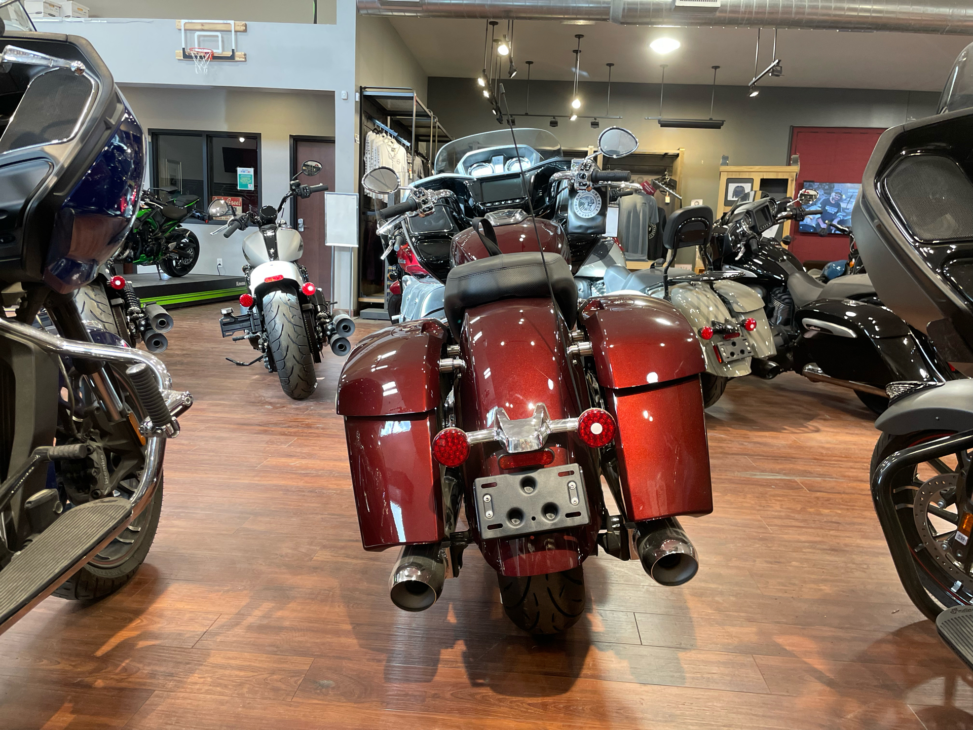 2023 Indian Motorcycle Challenger® Limited in O'Fallon, Illinois - Photo 2