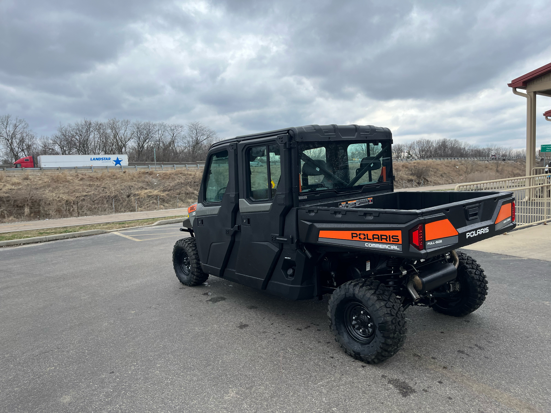 2024 Polaris Commercial Pro XD Full-Size Gas Crew in O'Fallon, Illinois - Photo 7