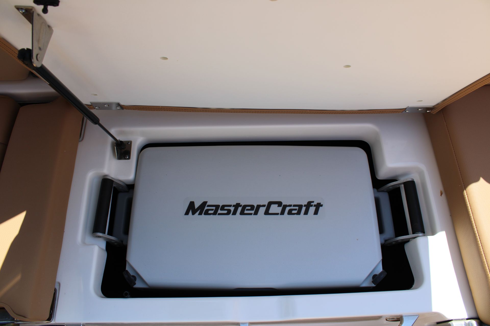 2023 Mastercraft XT24 in Madera, California - Photo 18