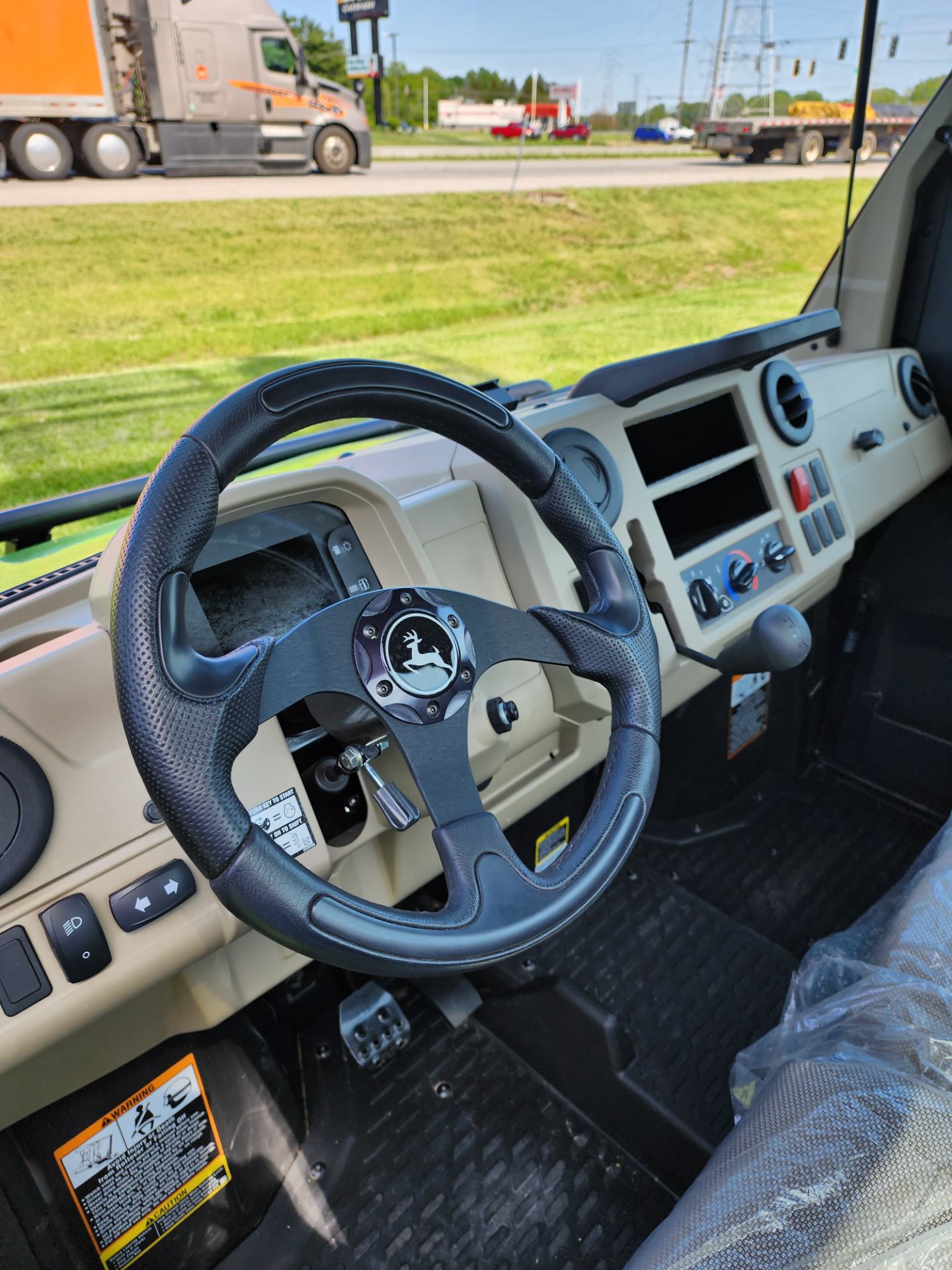 2022 John Deere XUV835R Cab HVAC in Terre Haute, Indiana - Photo 3