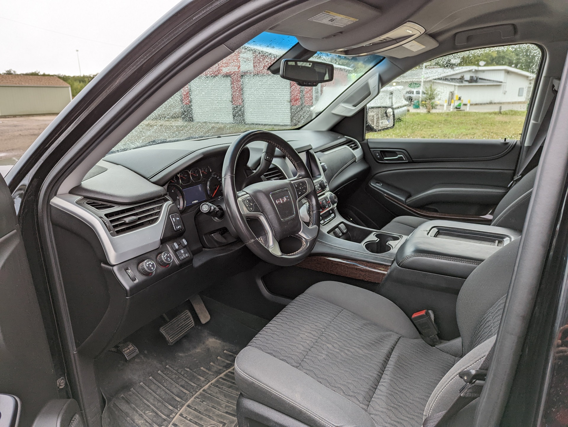 2015 GMC Yukon XL SLE 4WD in Harrison, Michigan - Photo 6