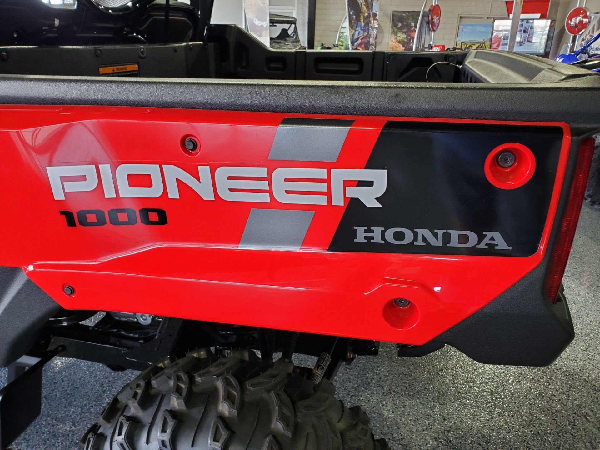 2022 Honda Pioneer 1000 Deluxe in Sacramento, California - Photo 5