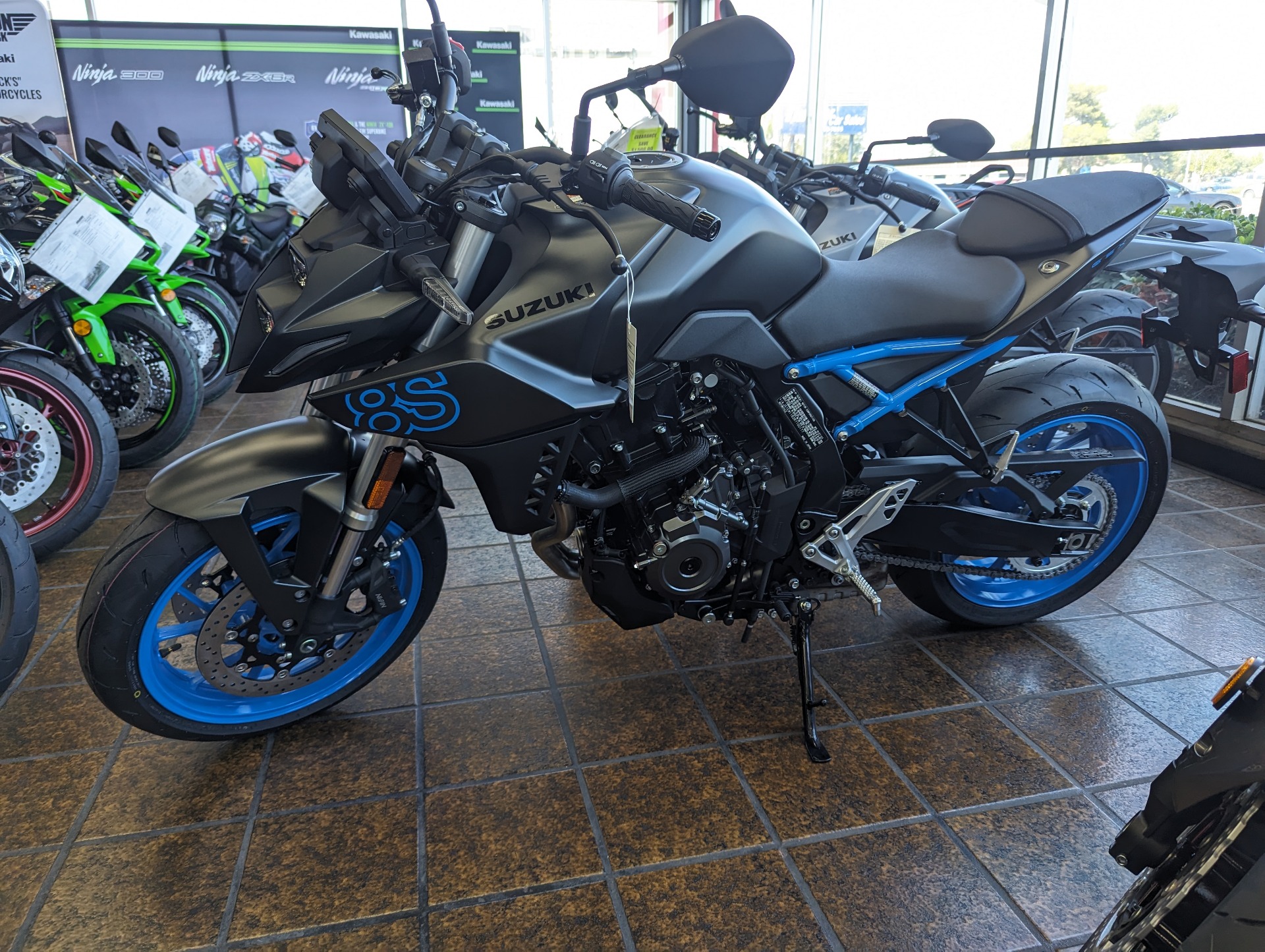 2024 Suzuki GSX-8S in Sacramento, California - Photo 2