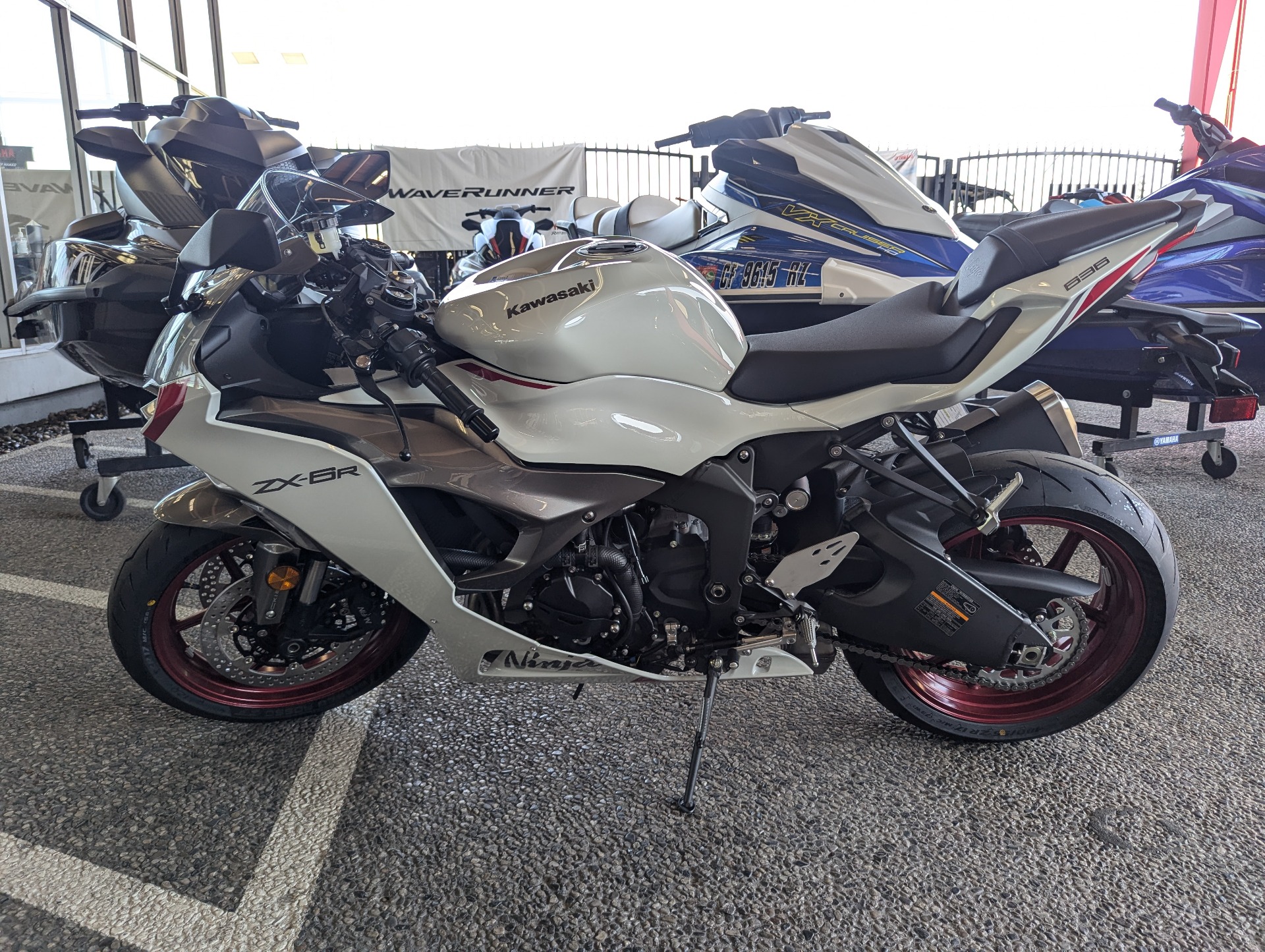 2025 Kawasaki Ninja ZX-6R ABS in Sacramento, California - Photo 4