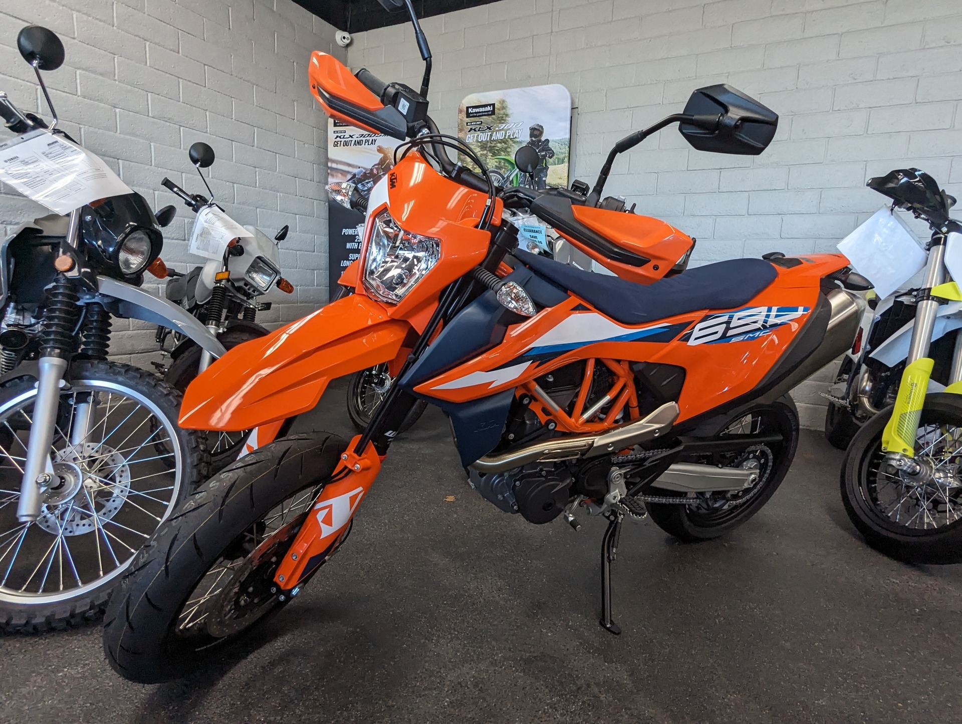 2024 KTM 690 SMC R in Sacramento, California - Photo 3